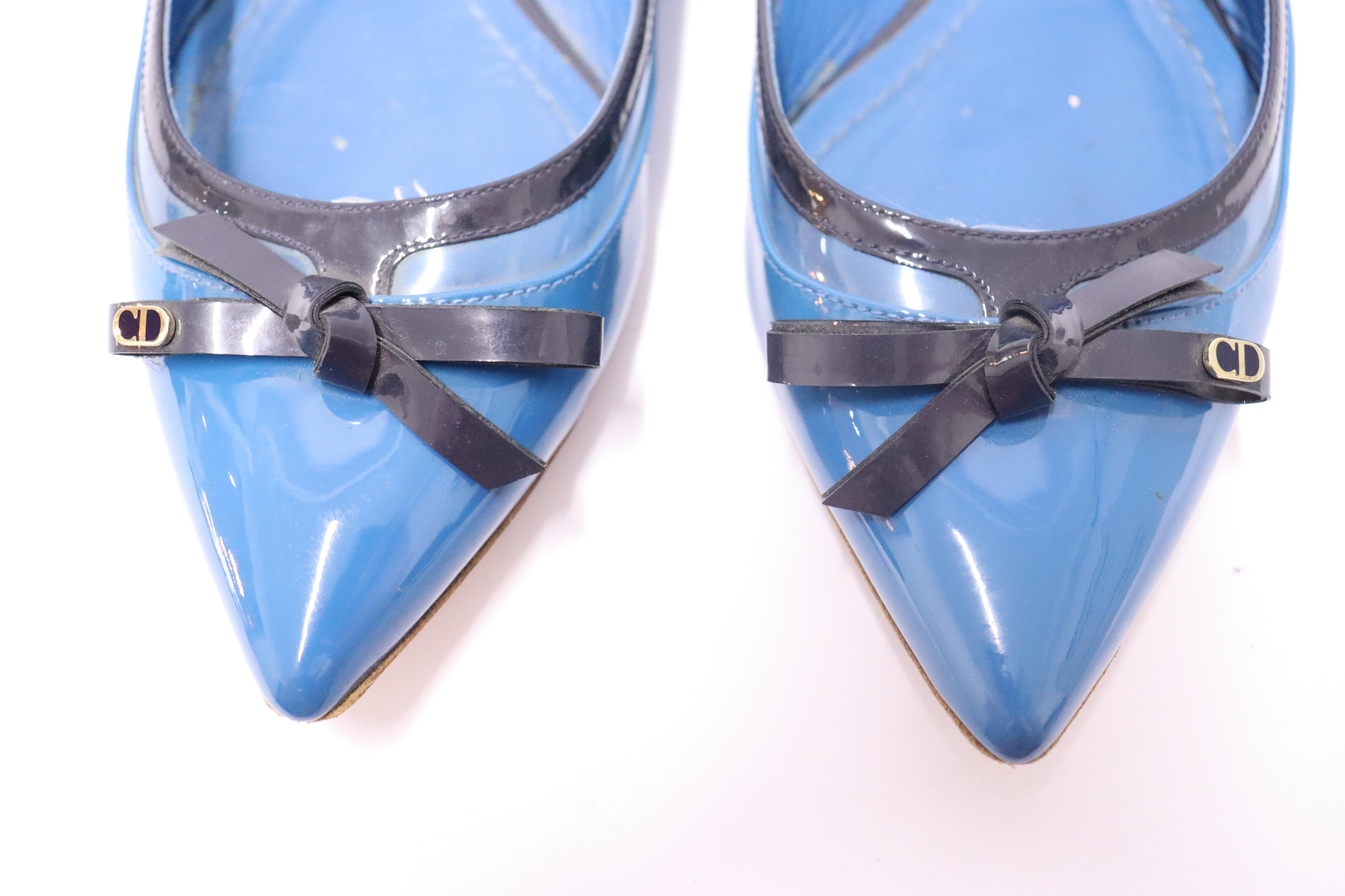 Christian Dior Blaue flache Pumps aus Lackleder mit spitzer Zehe Größe EU 38 im Angebot 1