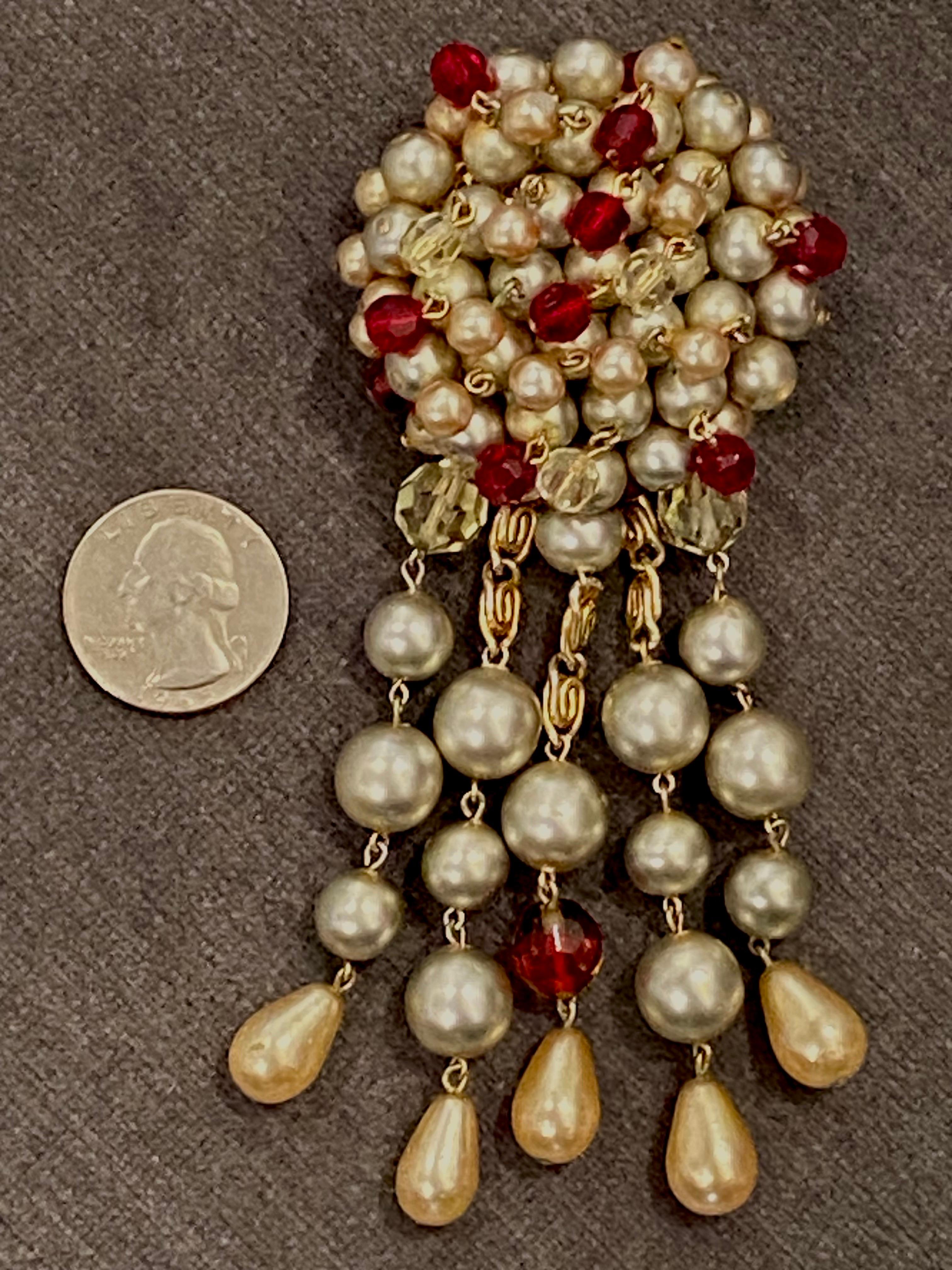 Broche de perlas y cristal con flecos Christian Dior de Henkel and Grosse de 1961 en venta 10