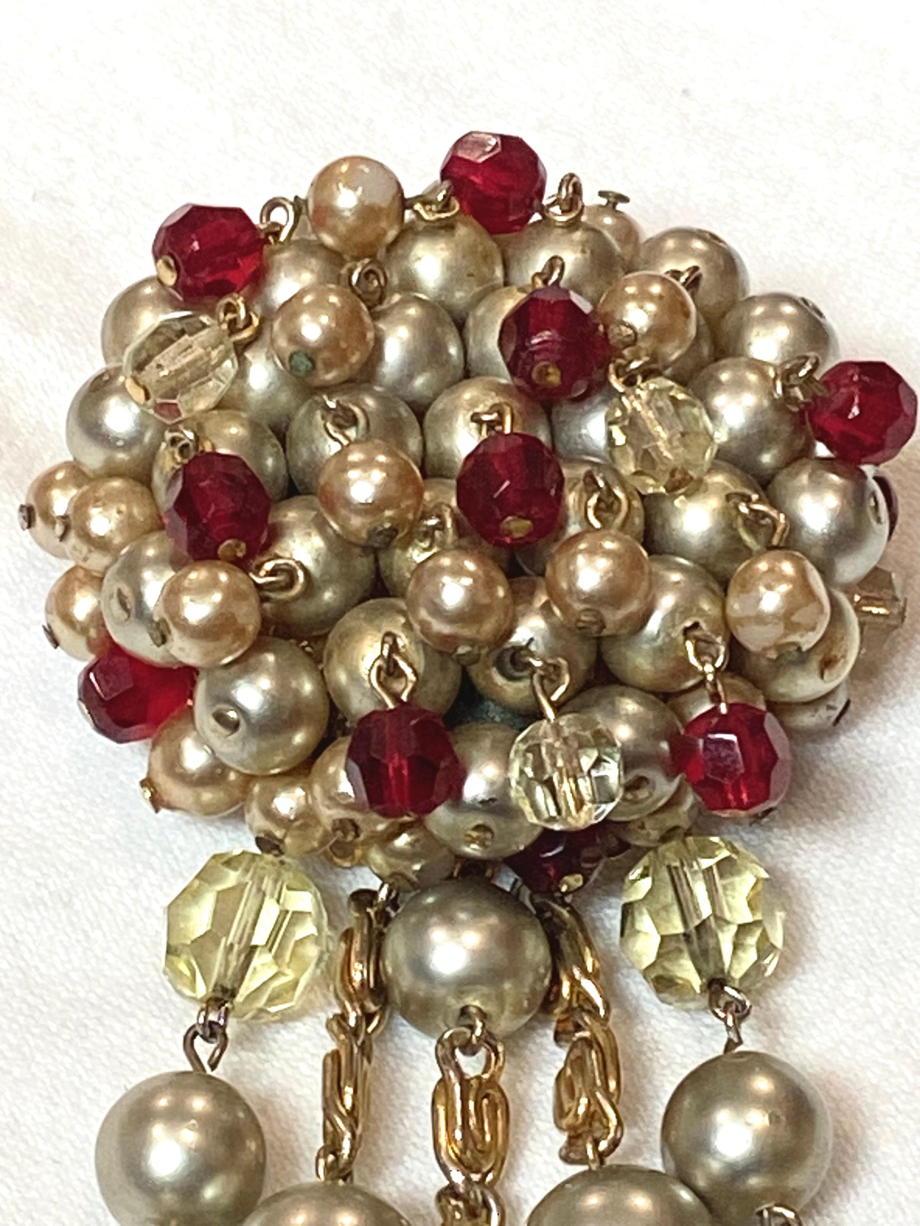 Femenino o masculino Broche de perlas y cristal con flecos Christian Dior de Henkel and Grosse de 1961 en venta