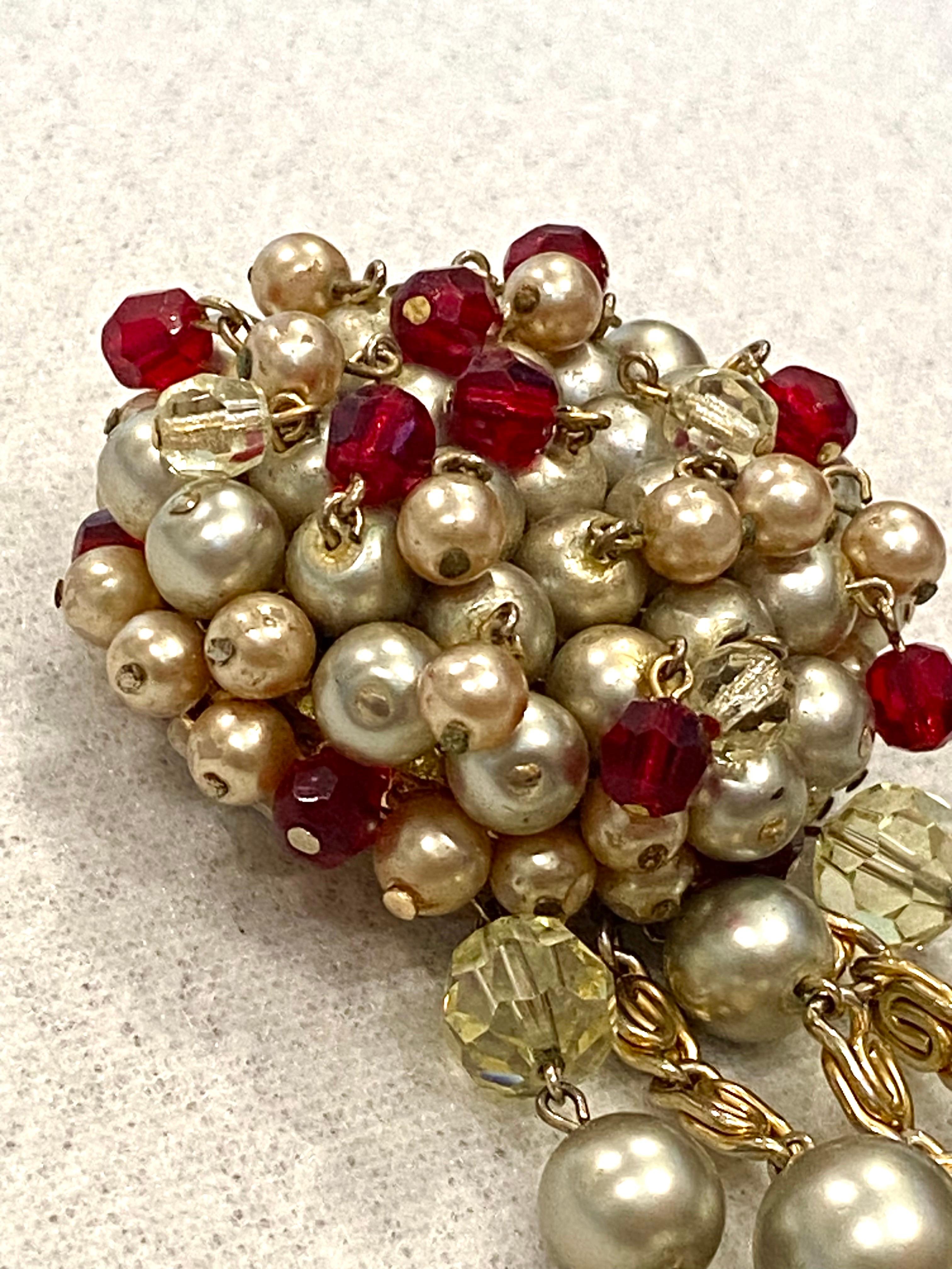 Broche de perlas y cristal con flecos Christian Dior de Henkel and Grosse de 1961 en venta 2