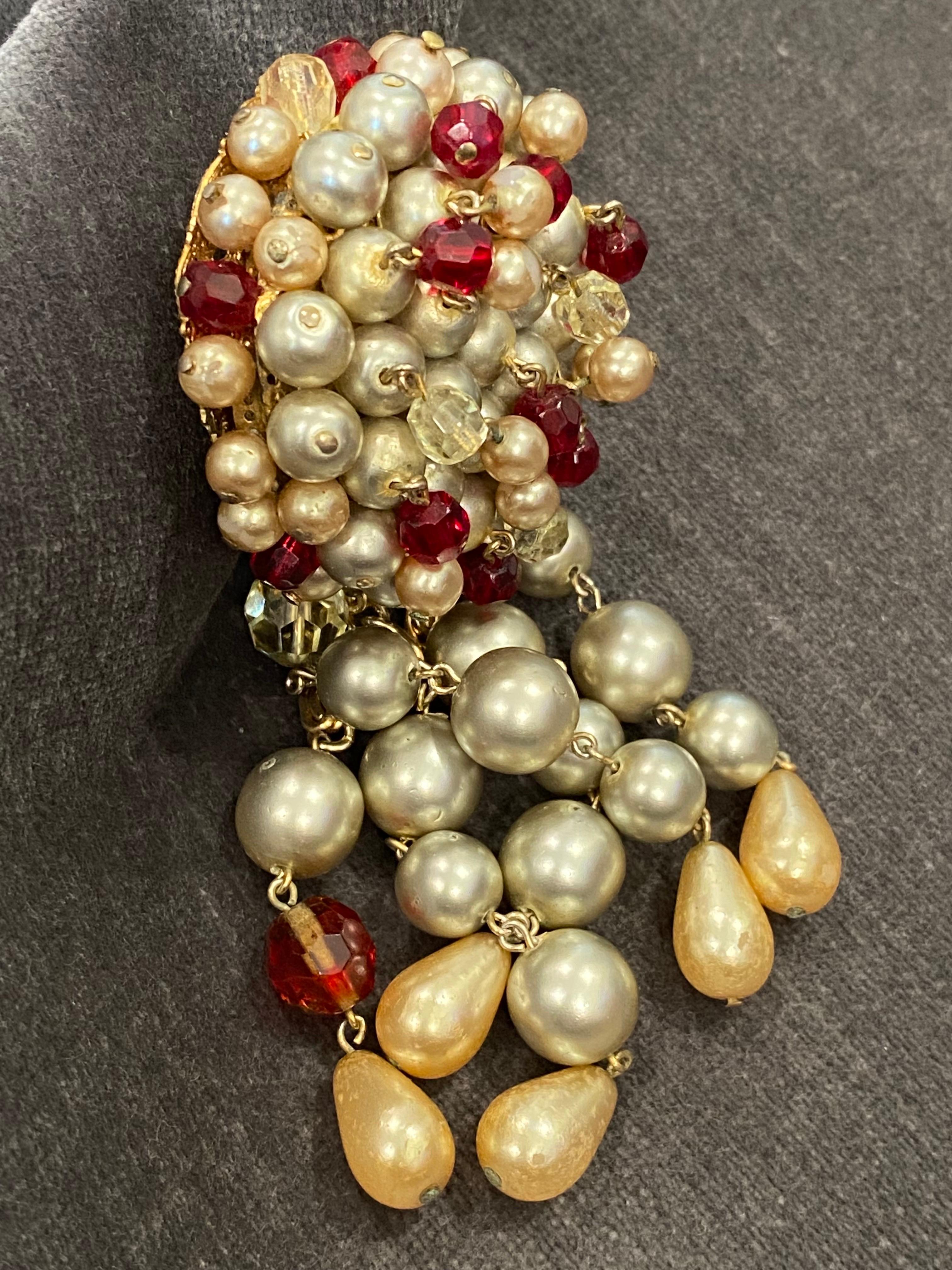 Broche de perlas y cristal con flecos Christian Dior de Henkel and Grosse de 1961 en venta 3