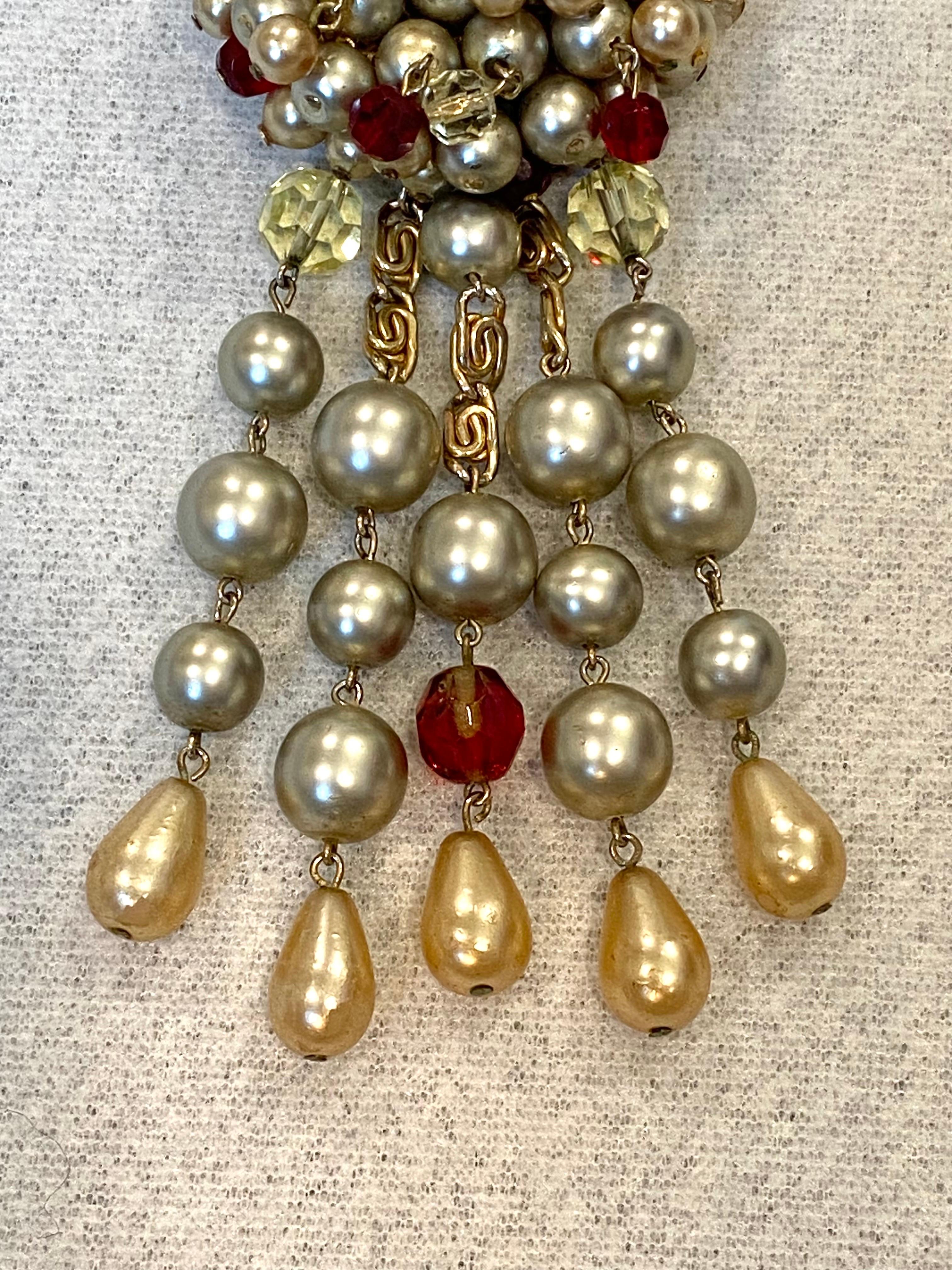 Broche de perlas y cristal con flecos Christian Dior de Henkel and Grosse de 1961 en venta 4