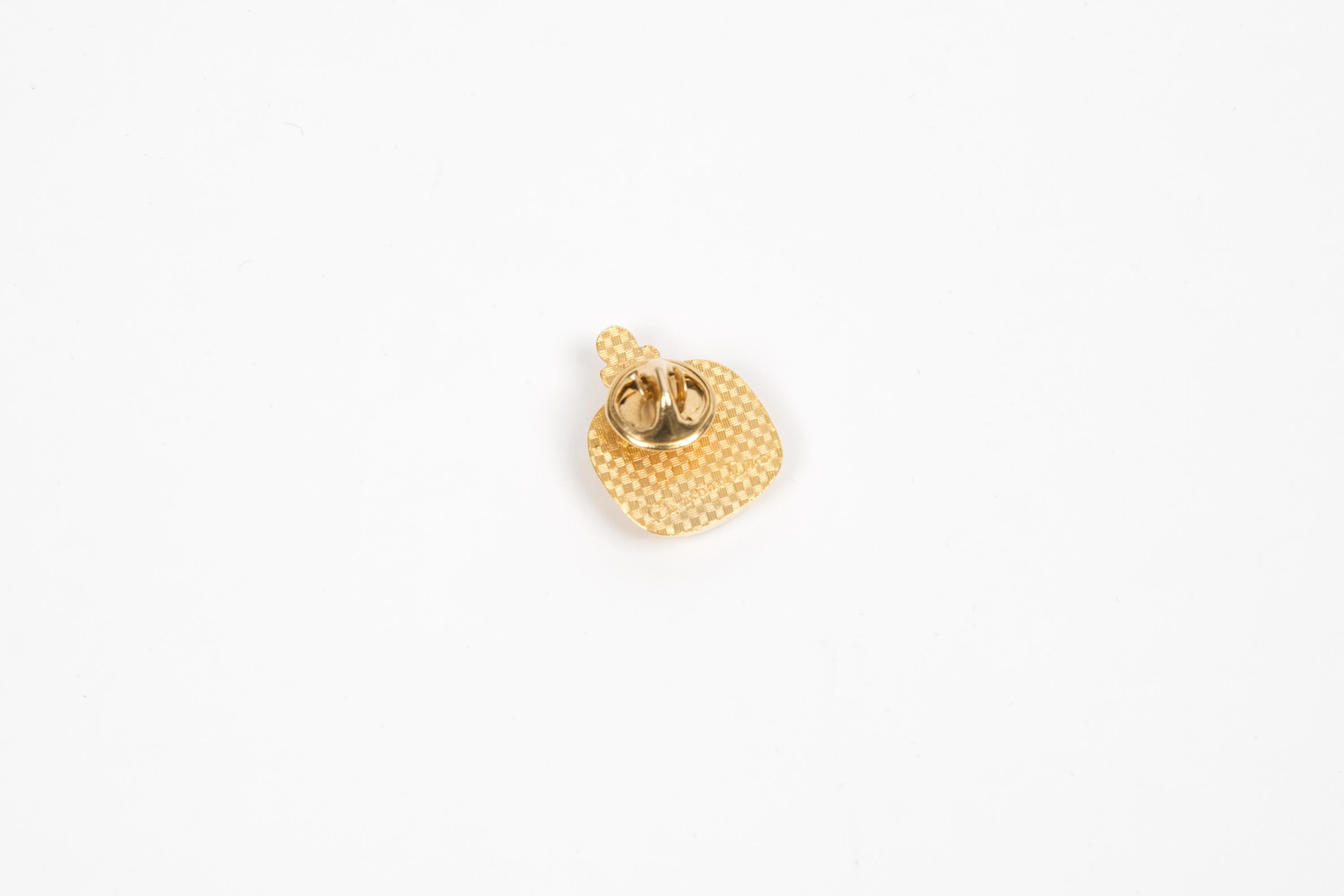 Christian Dior Gold-tone perfume bottle brooch pin featuring a front “Dune” design, a back pin and a back pitted plaque.
Circa 1990s . Made in France
0.8in. (2cm)  X 1in (2.5cm)
Good vintage condition. Made in France.  
Please note this item is in