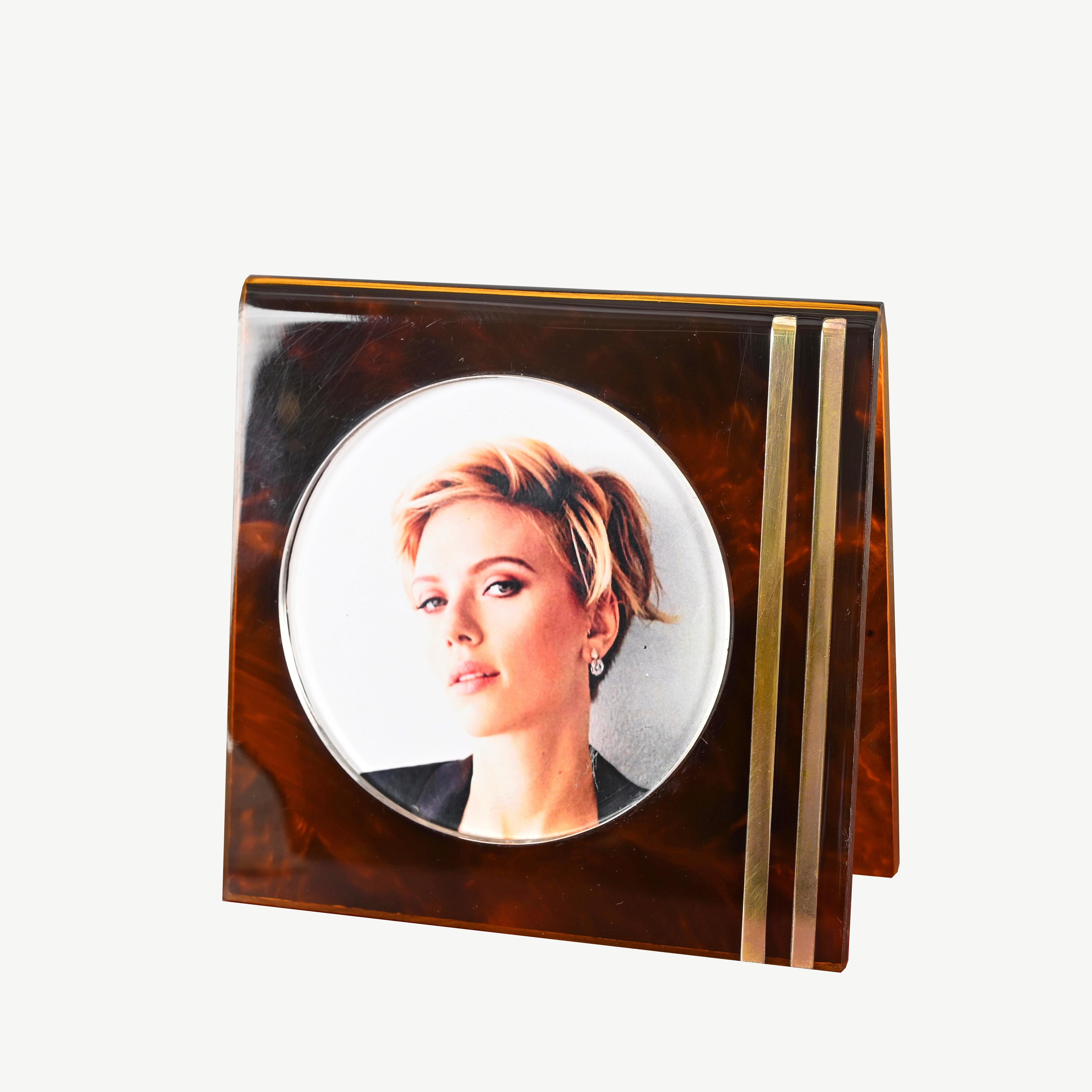 Marco de fotos Christian Dior en carey de lucita y latón, Italia, años 70 en venta 5
