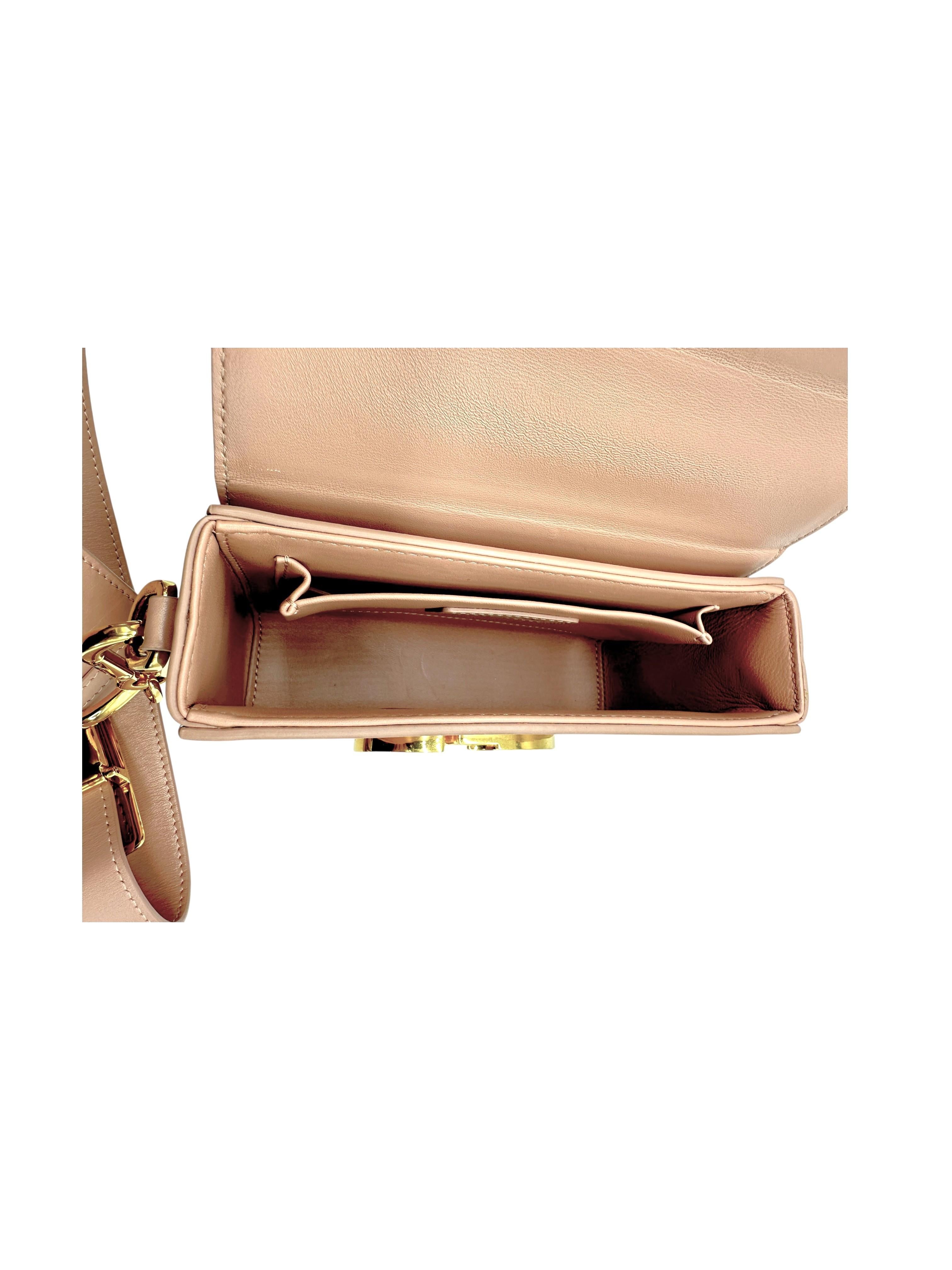 Christian Dior Rosa Montaigne Boxtasche aus Kalbsleder 30 im Angebot 3