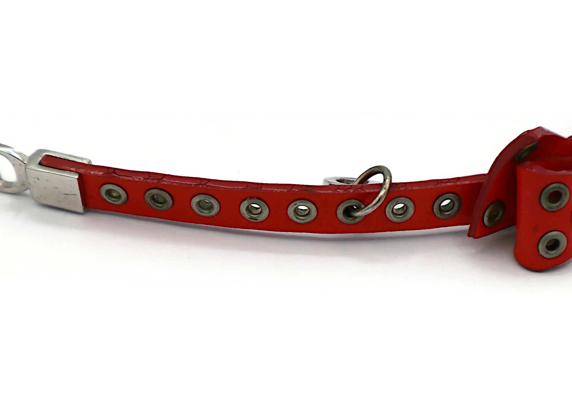 CHRISTIAN DIOR Bracelet à nœud en cuir verni rose en vente 3