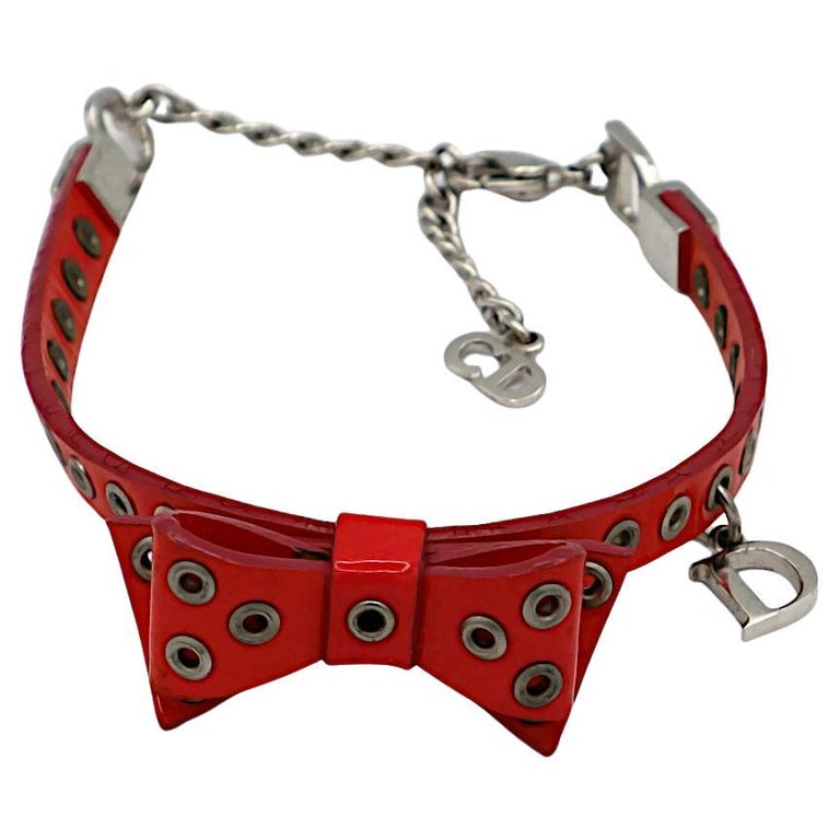 CHRISTIAN DIOR Pink Patent Leather Bow Bracelet For Sale at  display picture 3