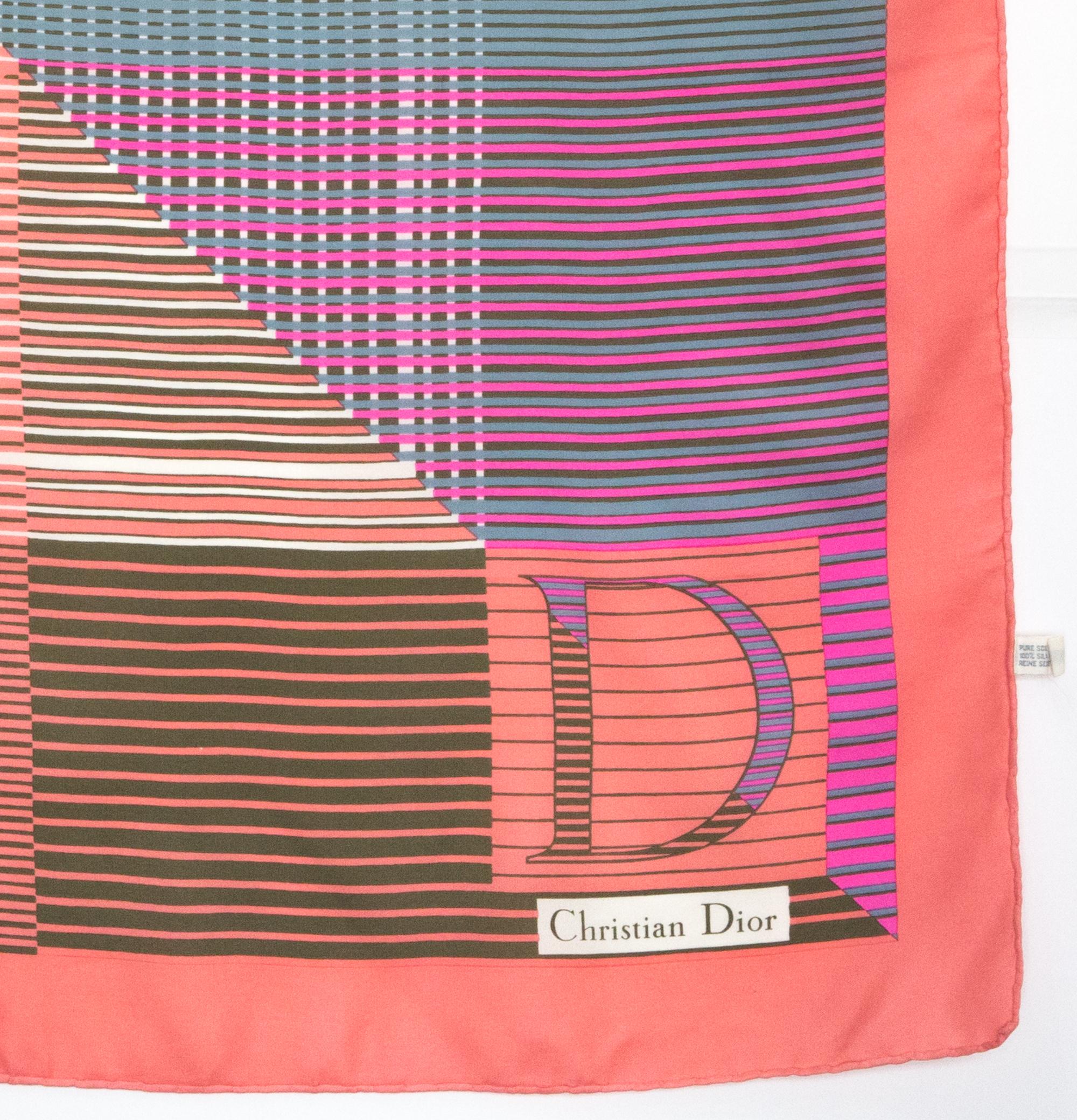 Foulard en soie rose de Christian Dior en vente 1