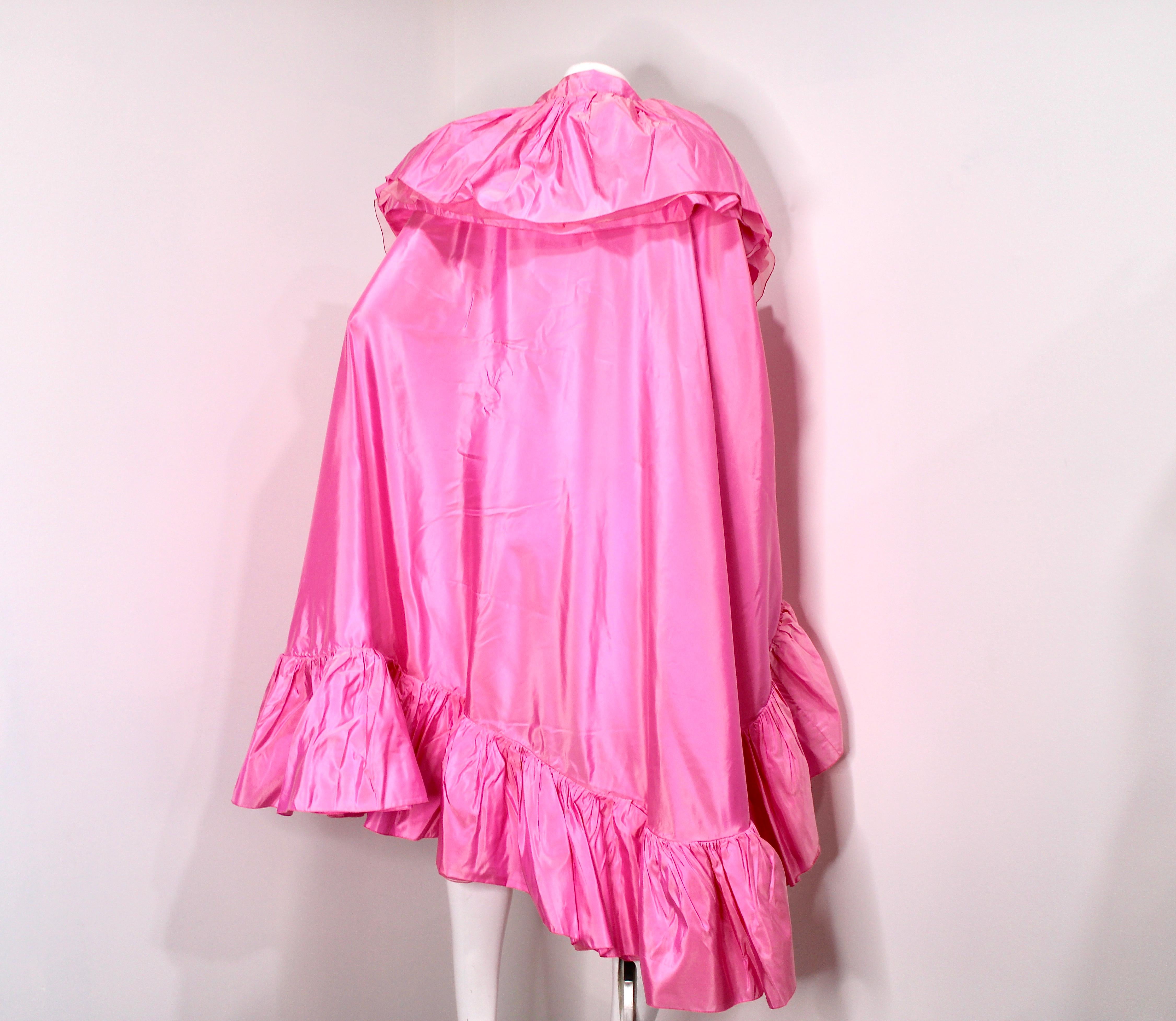 Donna Christian Dior Scialle con volant in taffetà di seta rosa, circa anni '70 in vendita