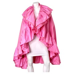 Christian Dior Scialle con volant in taffetà di seta rosa, circa anni '70