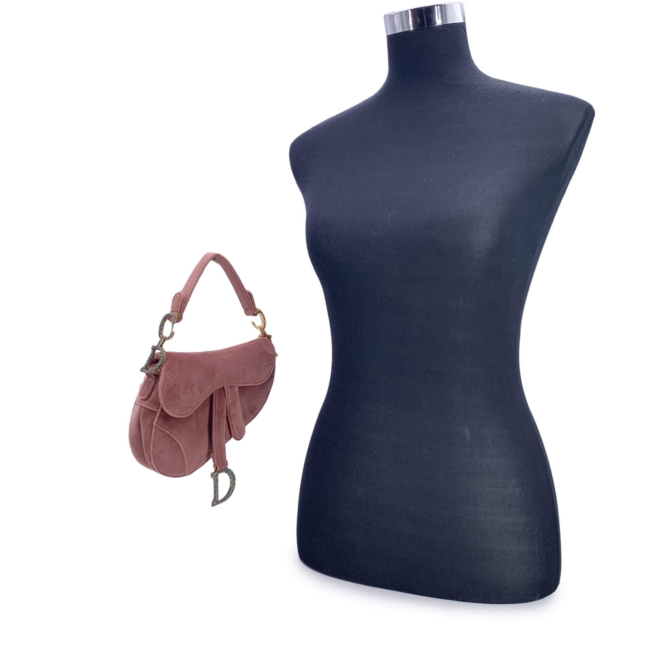 This beautiful Bag will come with a Certificate of Authenticity provided by Entrupy. The certificate will be provided at no further cost. Introducing the stunning CHRISTIAN DIOR Mini Saddle Bag, a luxurious and eye-catching piece that exudes both