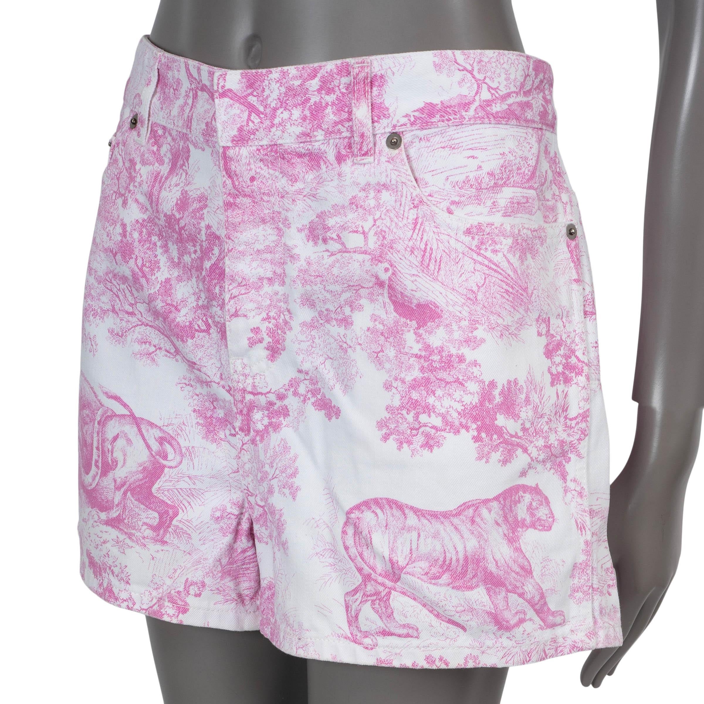 100% authentic Christian denim shorts in cream cotton (100%) with pink Toile de Jouy print. Feature belt loops and classic five pocket design. Have been worn and are in excellent condition.

2022 DiorRiviera

Measurements
Model	242P26A3526
Tag