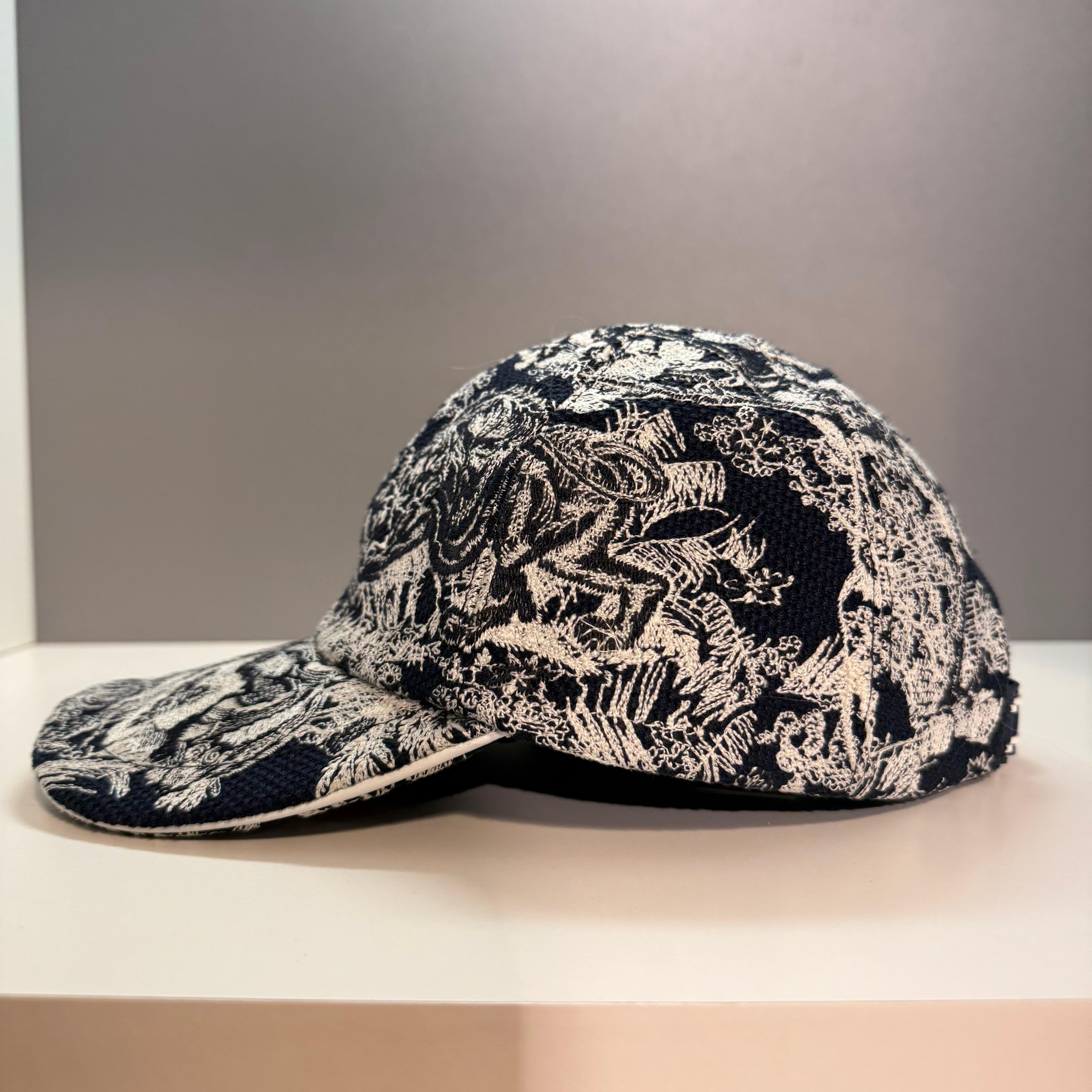 Belle et nouvelle casquette Dior
Joueur inversé
Coton (90%) et polyester
Couleur bleue
Broderie blanche
Christian Dior au dos
Taille 57 / M-One
Livraison express mondiale incluse dans le prix !
Vos questions ou messages d'intérêt sont les bienvenus.