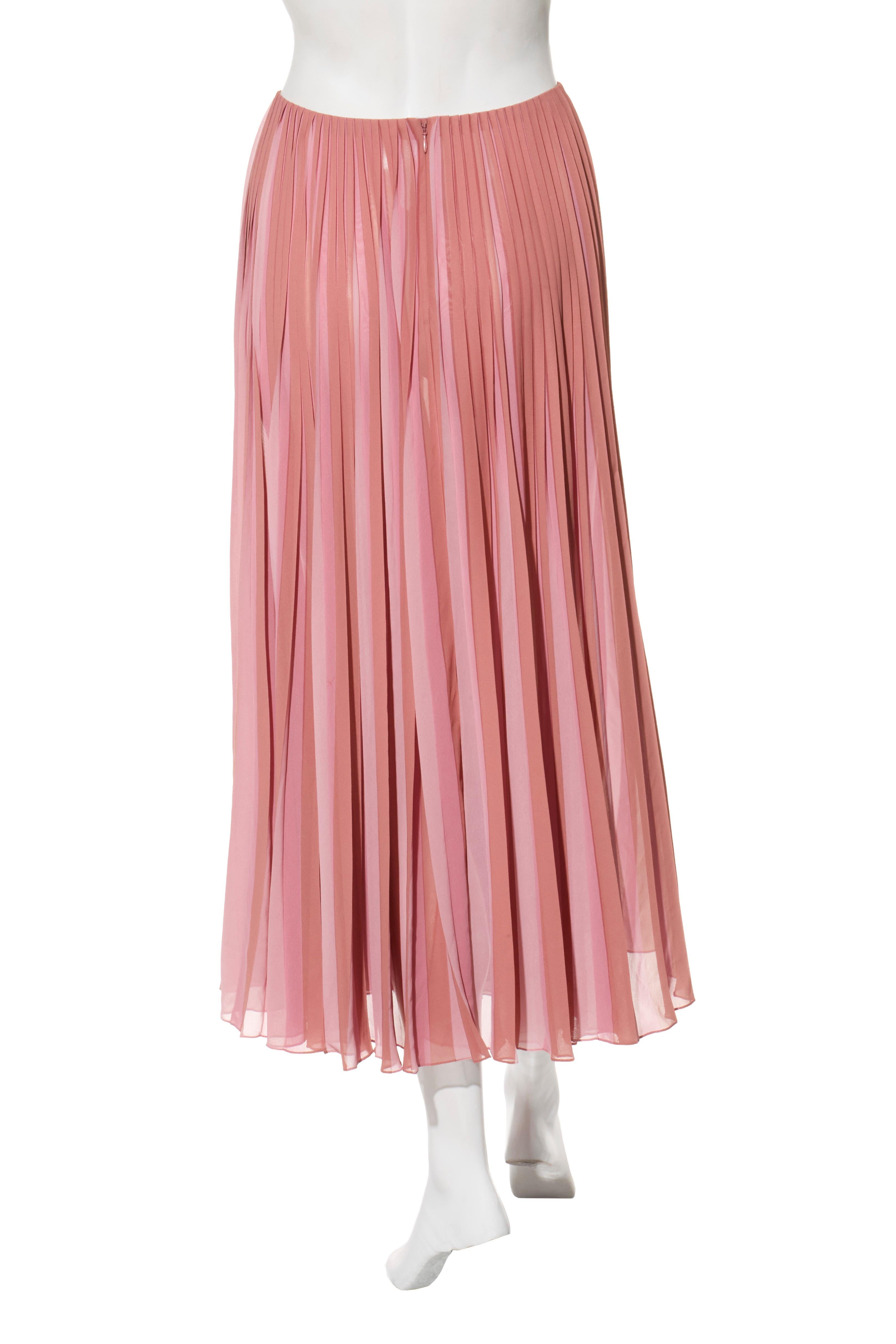 Jupe midi plissée à rayures roses de Christian Dior, fabriquée en Italie Taille FR 36 Bon état - En vente à Woodland Hills, CA