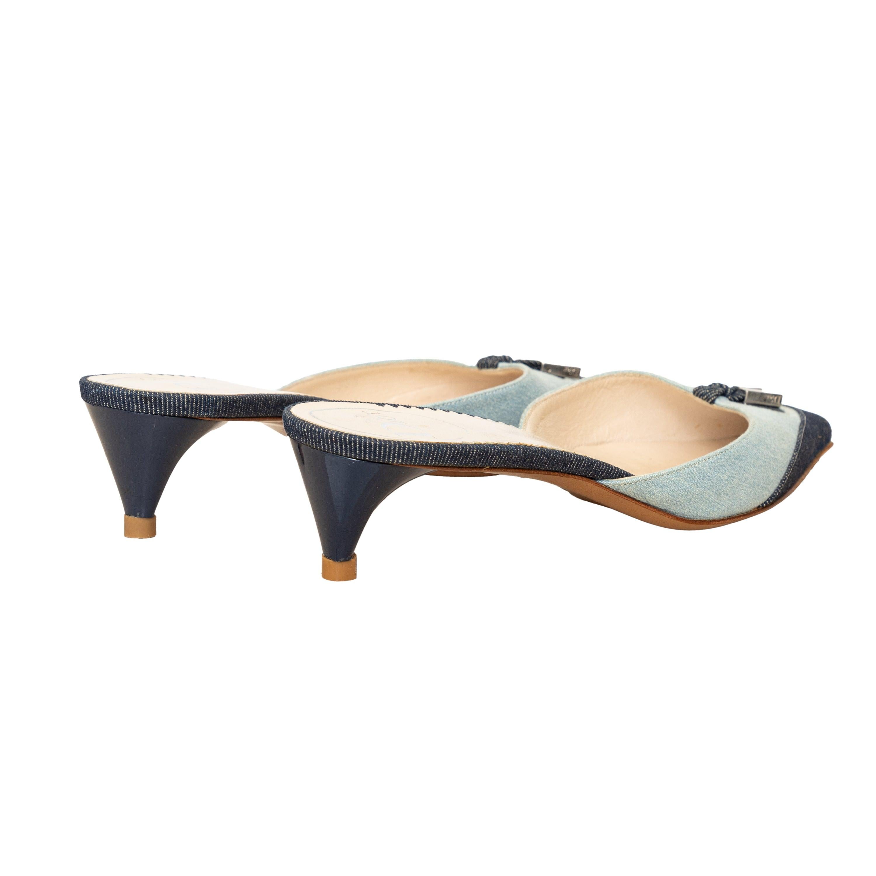 Elevate your style with the Christian Dior Pointed Toe Denim Kitten Heel from the 2000s. The two-tone color and denim fabric add a touch of chic to any outfit. With two signature Dior emblems and pointed toes, this heel is a must-have for any Dior