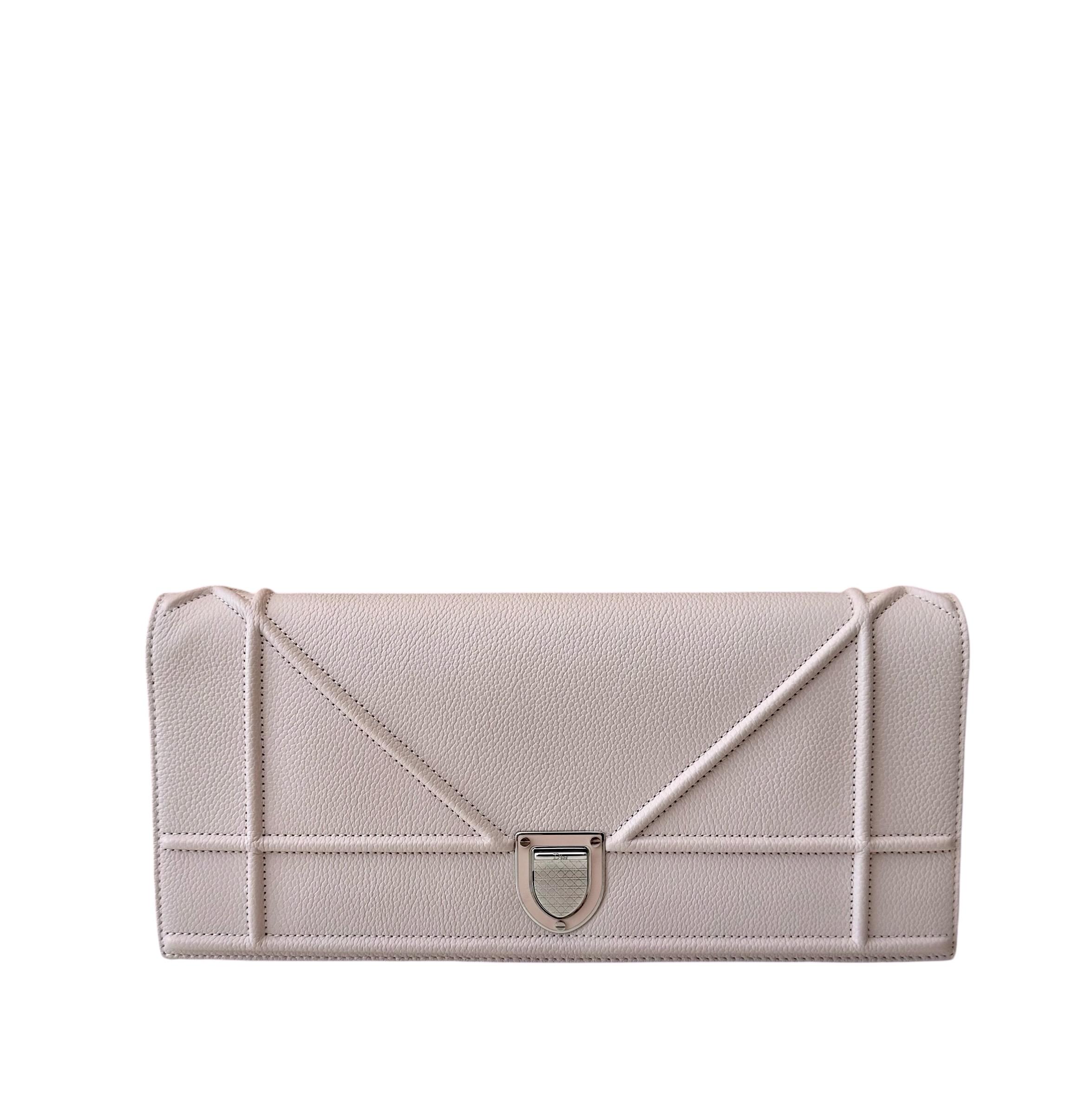 Gris Christian Dior - Sac Diorama - Pochette à chaîne en cuir rose poudré en vente