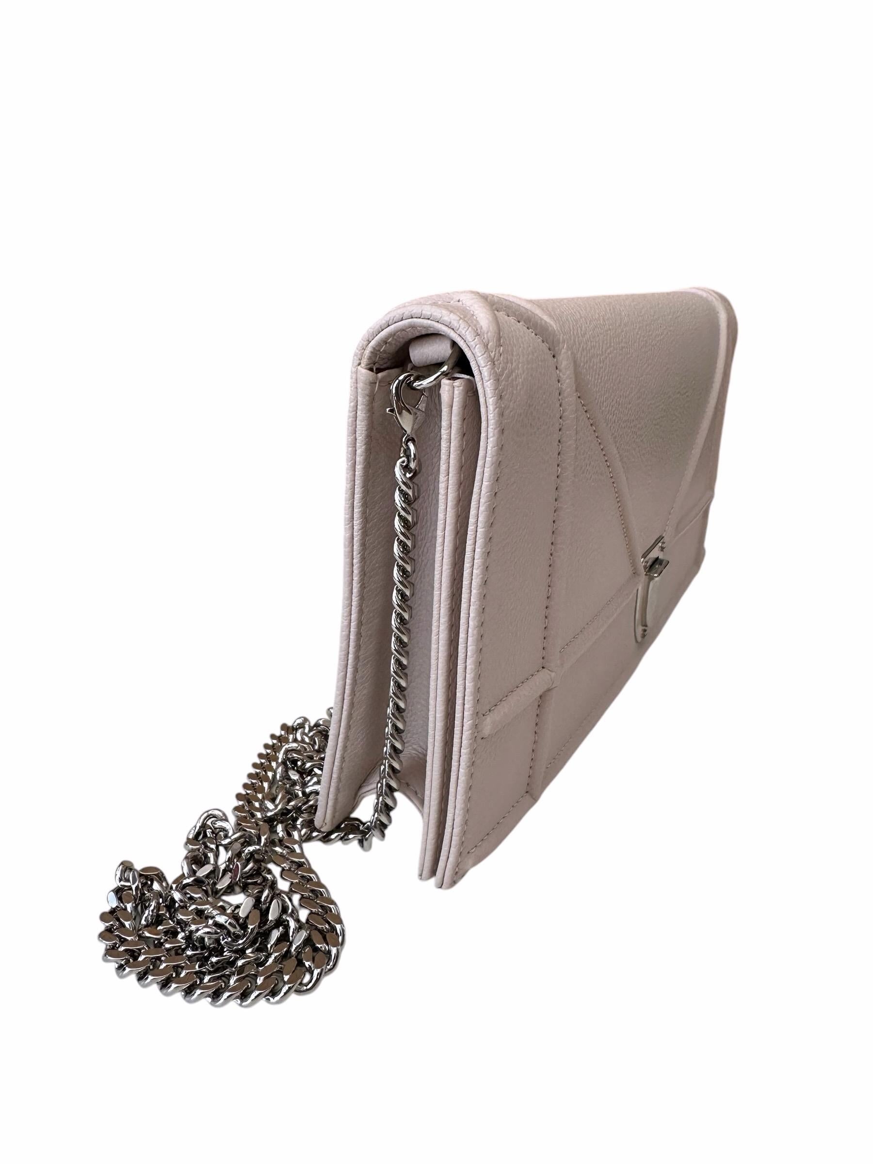 Christian Dior - Sac Diorama - Pochette à chaîne en cuir rose poudré en vente 1