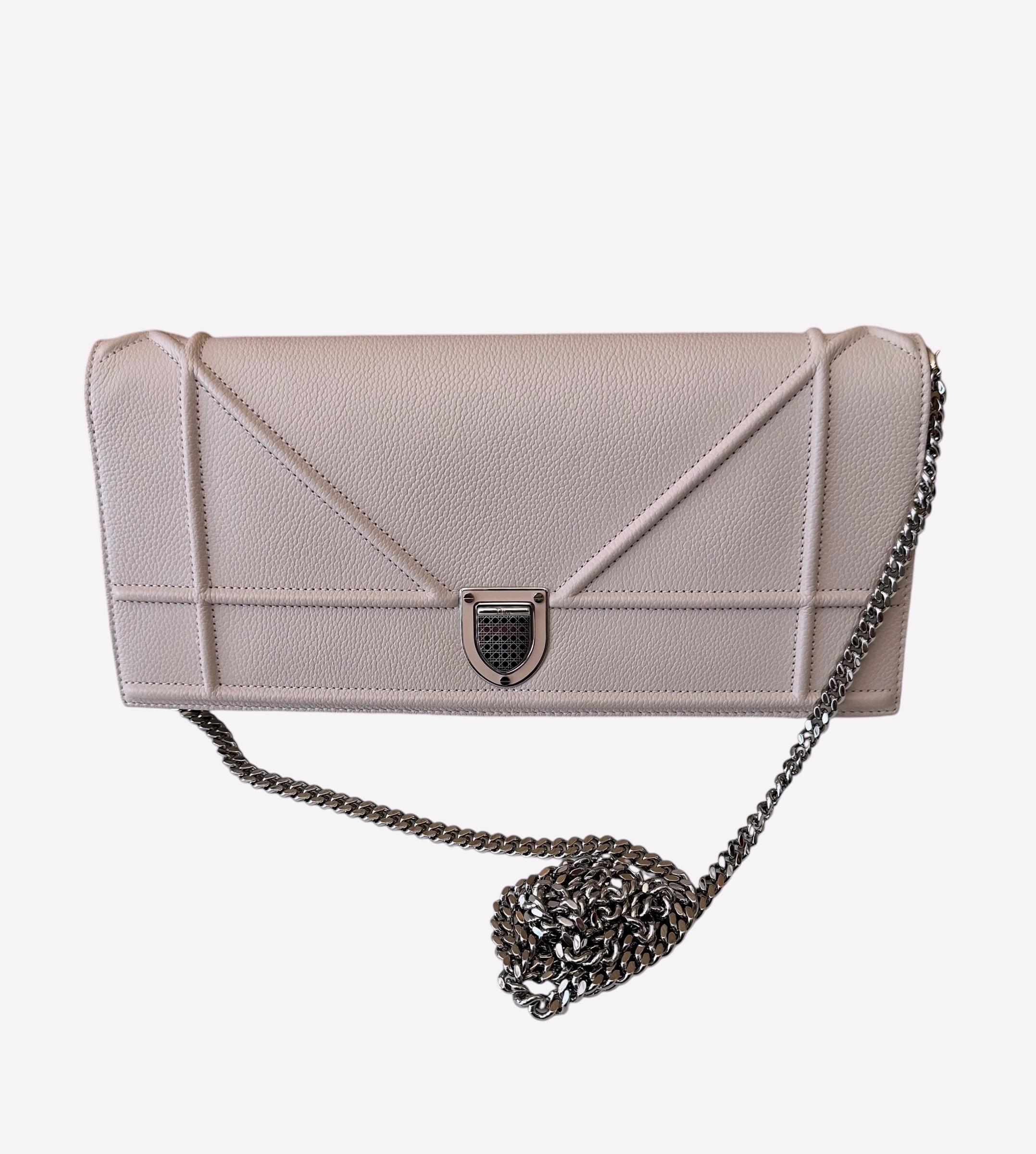 Christian Dior - Sac Diorama - Pochette à chaîne en cuir rose poudré en vente 2