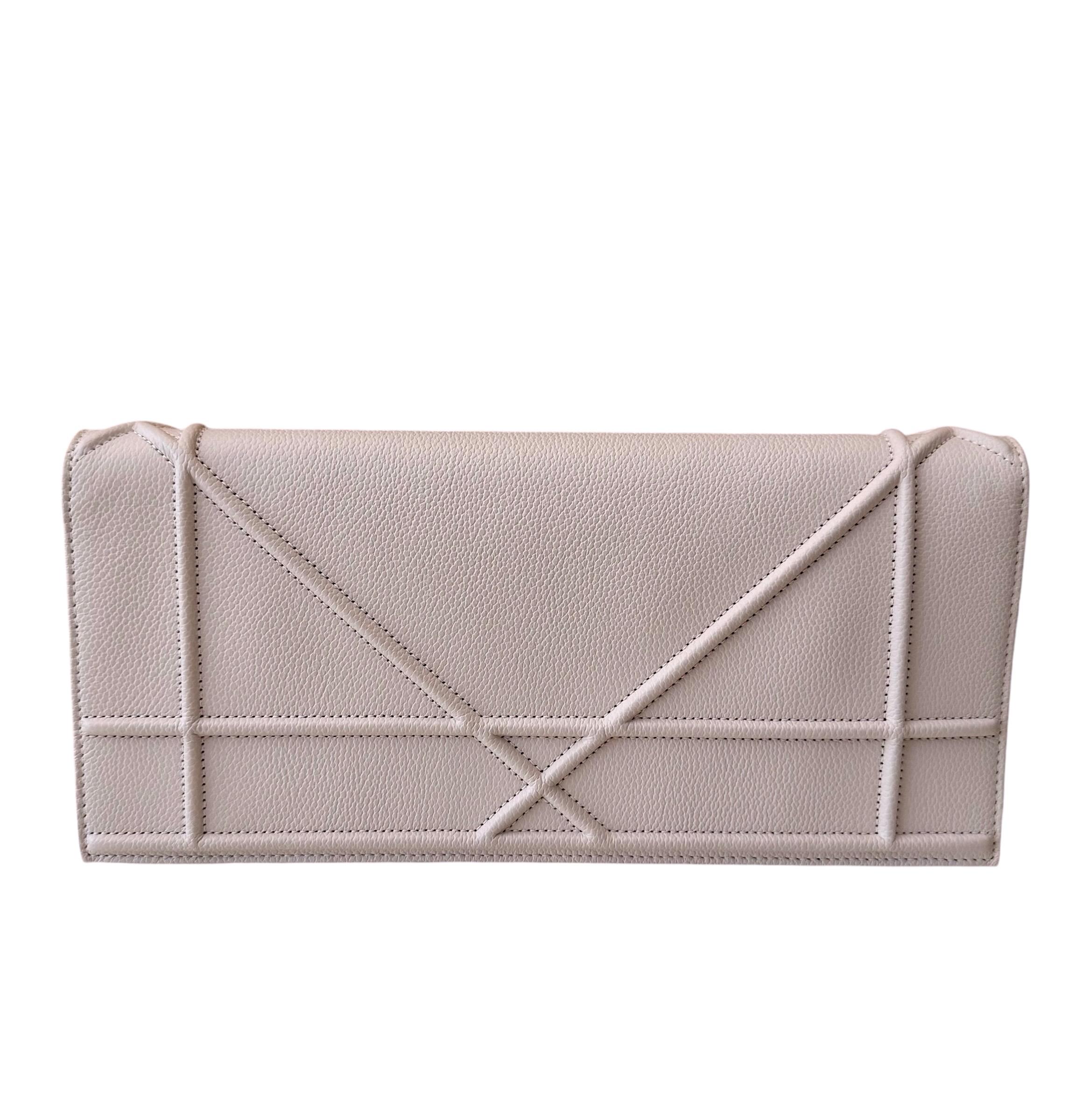 Christian Dior - Sac Diorama - Pochette à chaîne en cuir rose poudré en vente 4