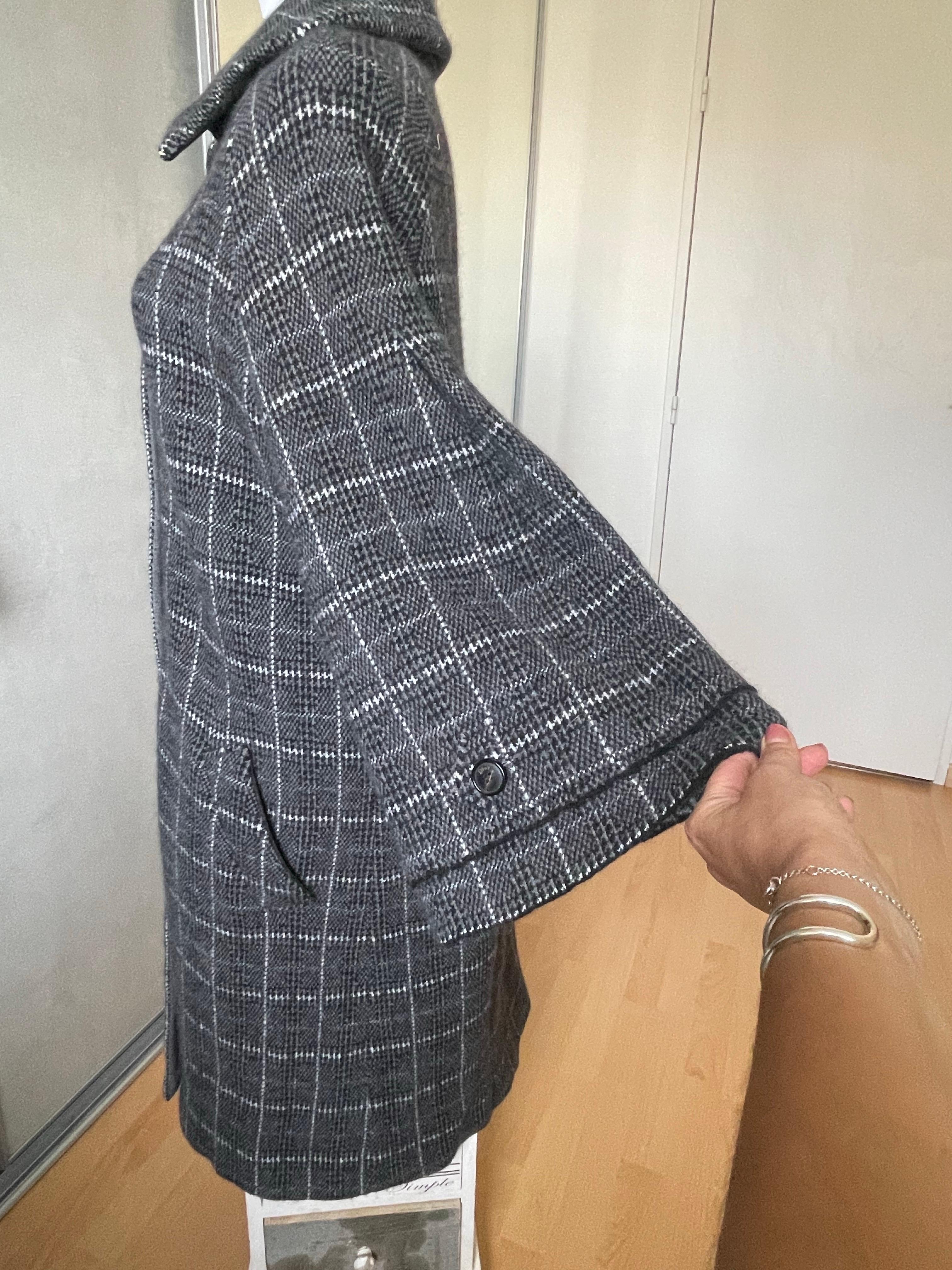 CHRISTIAN DIOR. Prince of Wales coat Púrpura en venta