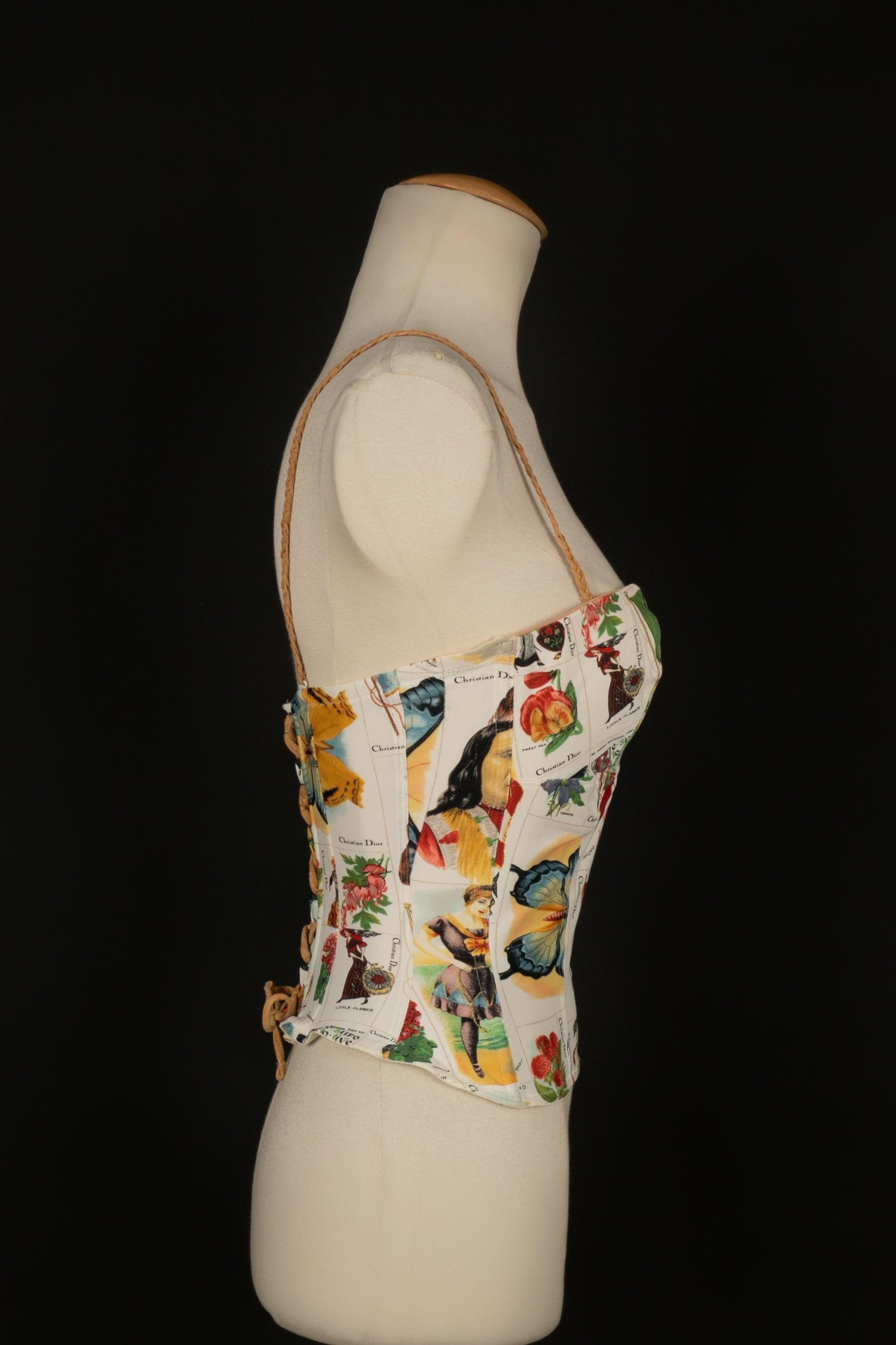 Dior - Printed bustier top with a white background. Indicated size 90C. Spring-Summer 2002 Ready-to-Wear Collection under the direction of John Galliano.

Additional information:
Condition: Very good condition
Dimensions: Chest: 33 cm
Waist: 30