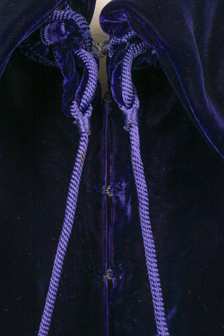 Manteau en velours mélangé violet de Christian Dior en vente 1