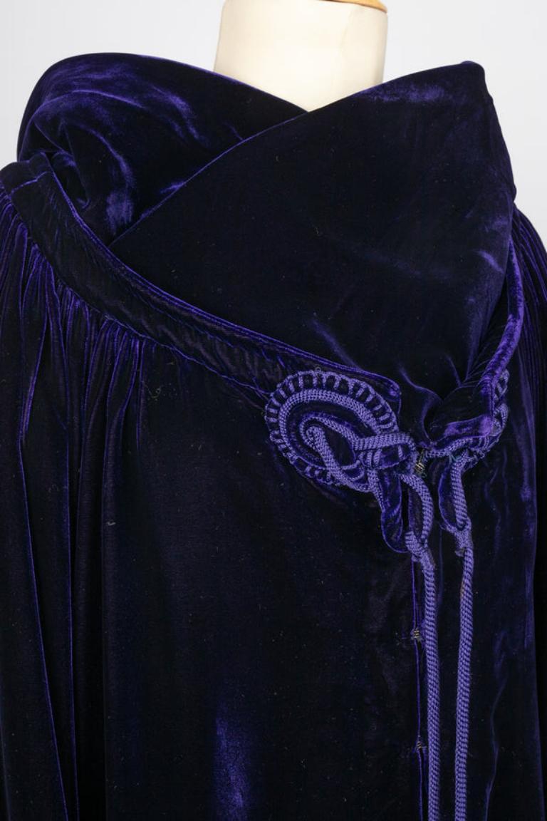 Manteau en velours mélangé violet de Christian Dior en vente 2