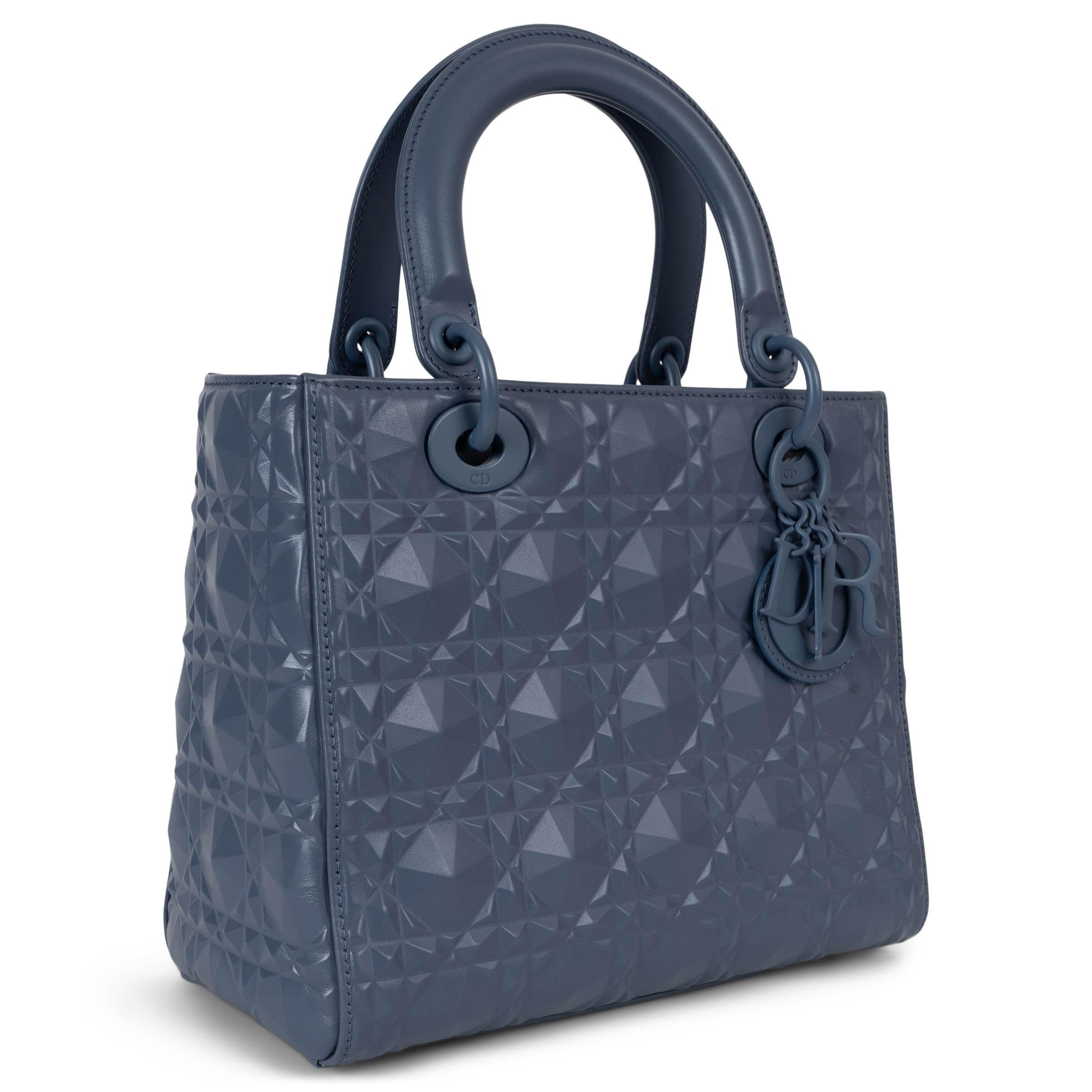 This 100% authentic Christian Dior Medium Lady Dior tote in Denim (smokey purple) Diamond Cannage leather combines classic elegance with modern functionality. Featuring tonal hardware, it includes an adjustable and detachable leather shoulder strap