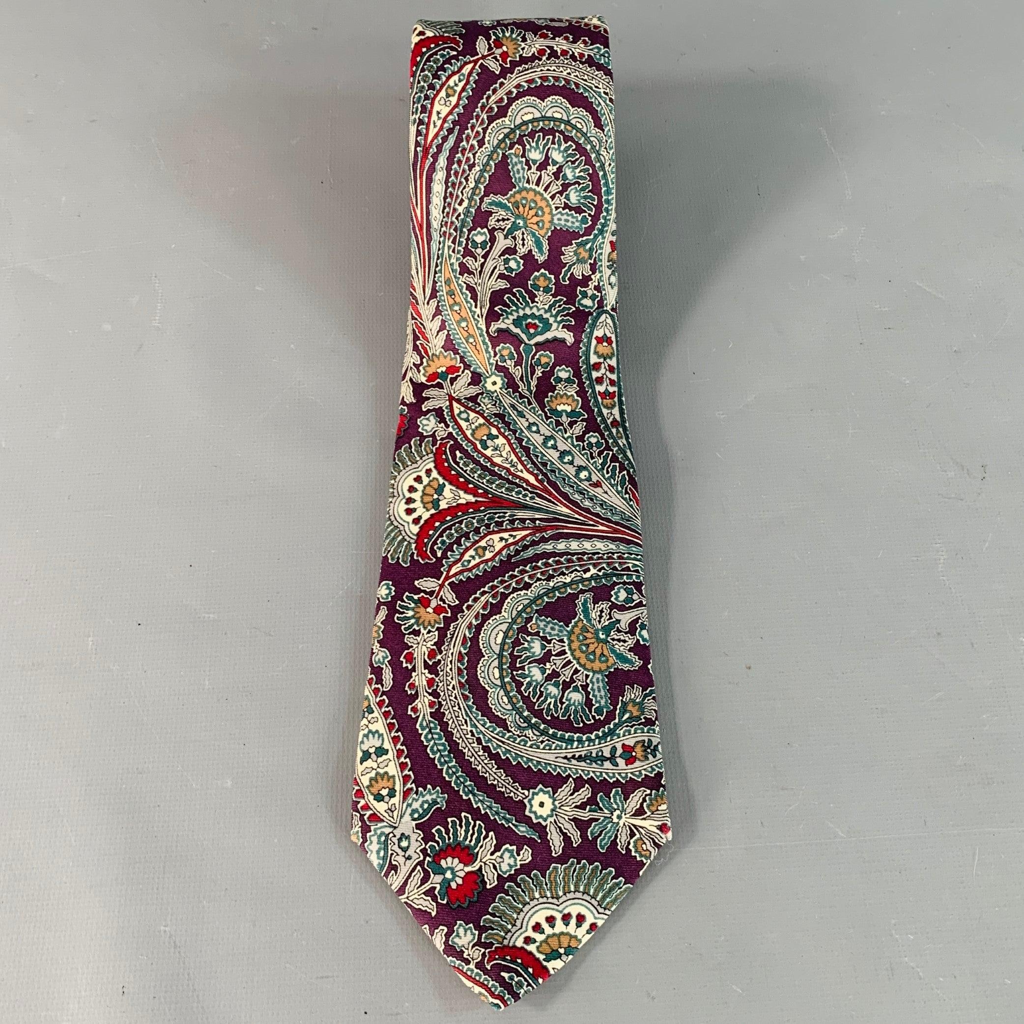 CHRISTIAN DIOR
Cravate en tissu violet à motif cachemire multicolore. Fabriqué aux Etats-Unis.très bon état d'usage.largeur : 3.5 pouces longueur : 60 pouces 
  
  
 
Référence Sui Generis : 140806
Catégorie : Cravate
Plus de détails
    
Marque : 