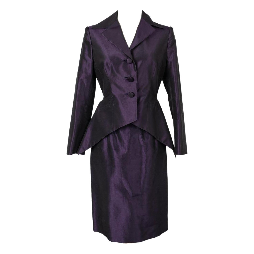 Conjunto de chaqueta y falda de seda morada Christian Dior en venta