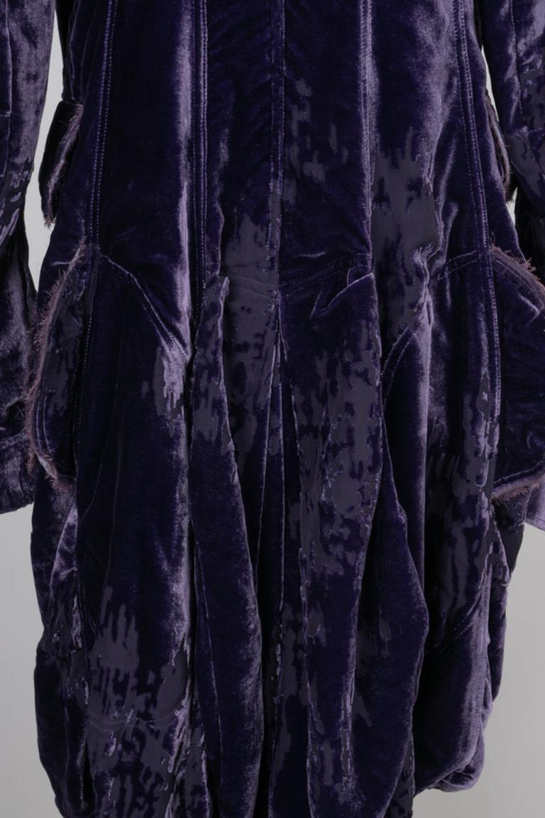 Manteau haute couture Christian Dior violet en velours de soie, 2005 en vente 7