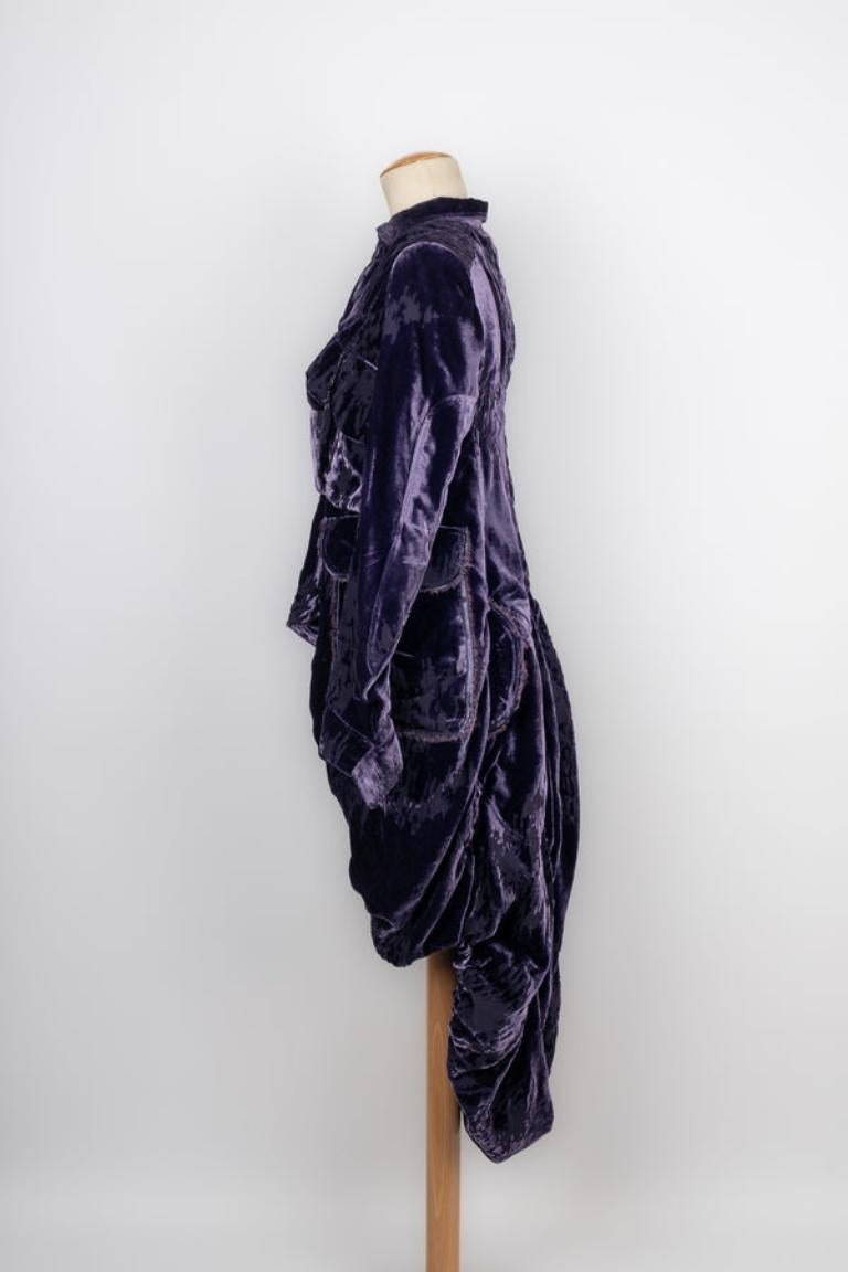 Christian Dior Purple Silk Velvet Coat Haute Couture, 2005 In Excellent Condition For Sale In SAINT-OUEN-SUR-SEINE, FR