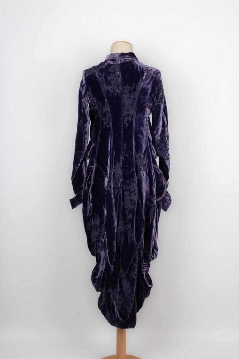 Christian Dior Purple Silk Velvet Coat Haute Couture, 2005 In Excellent Condition For Sale In SAINT-OUEN-SUR-SEINE, FR