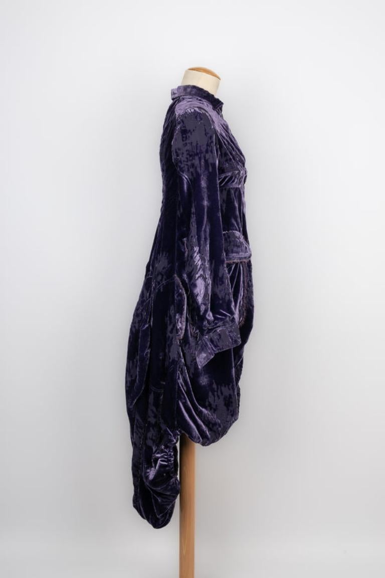 Manteau haute couture Christian Dior violet en velours de soie, 2005 en vente 1