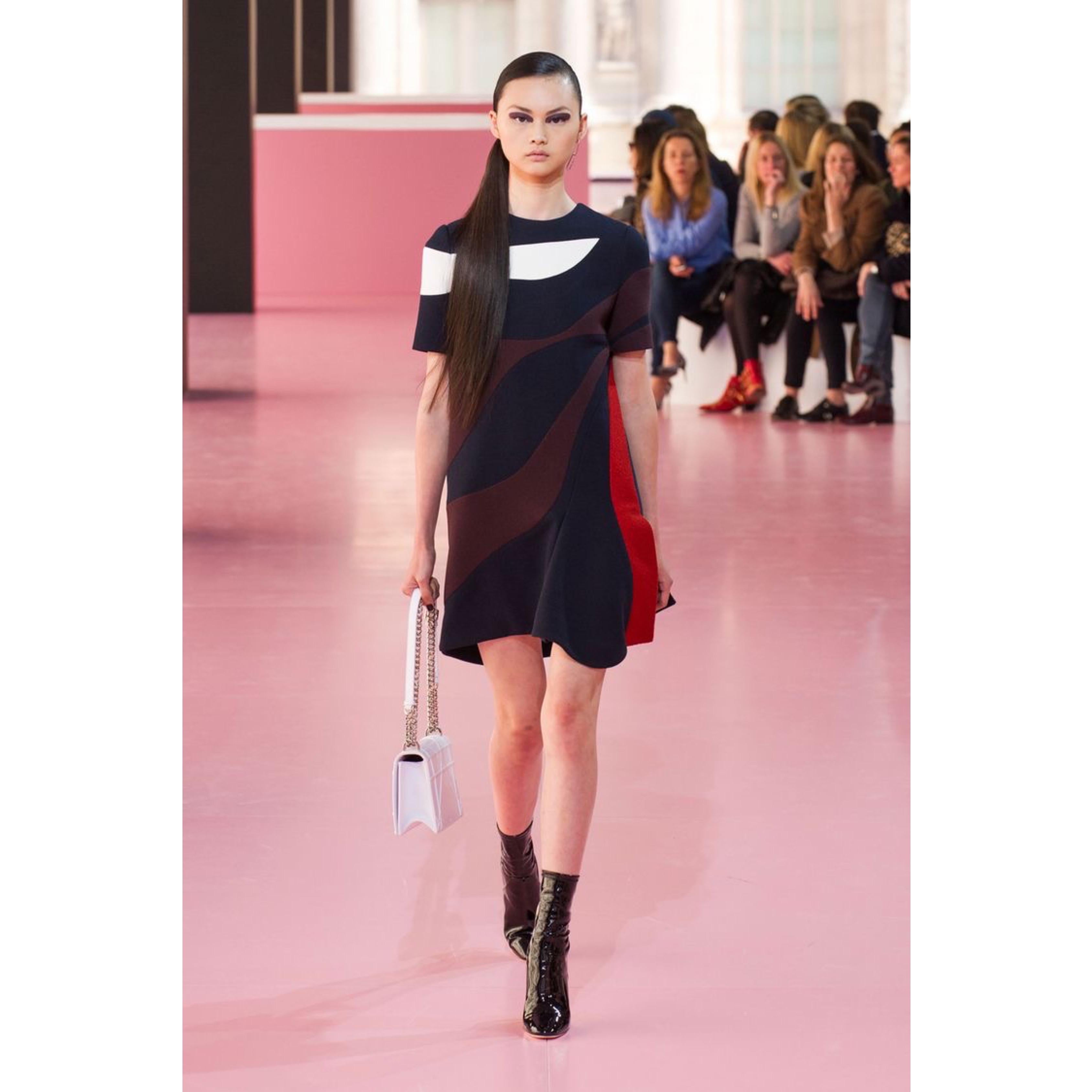 Departing from the wasp-waisted, heavily constructed silhouette that the House of Dior is iconic for, designer Raf Simmons brings a softer definition to tailoring to the table with the Fall 2015 collection. Still with impeccable tailoring and a
