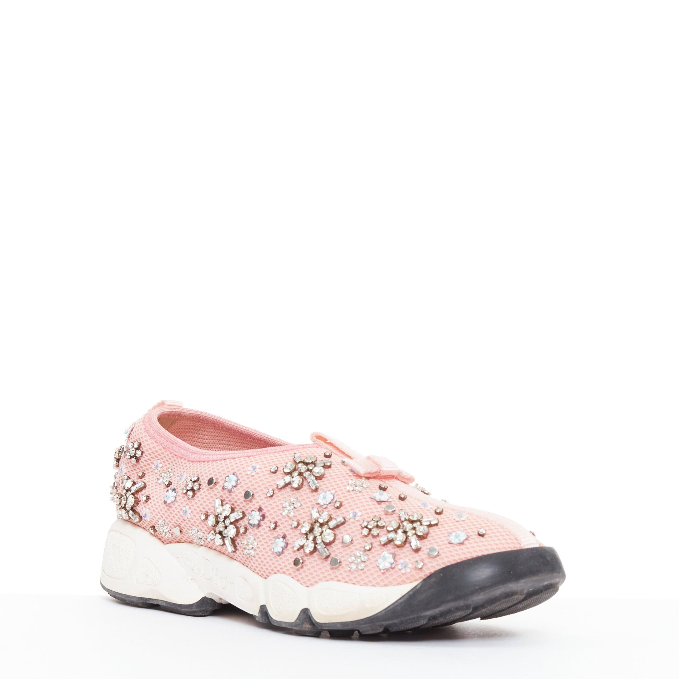 CHRISTIAN DIOR Raf Simons for Christian Dior 2019 Fushion pink embellished dad sneakers EU35.5
Référence : GEGG/A00227
Marque : Dior
Designer : Raf Simons
Matériau : Tissu
Couleur : rose, argent
Motif : Solide
Fermeture : Slip On
Doublure : Cuir