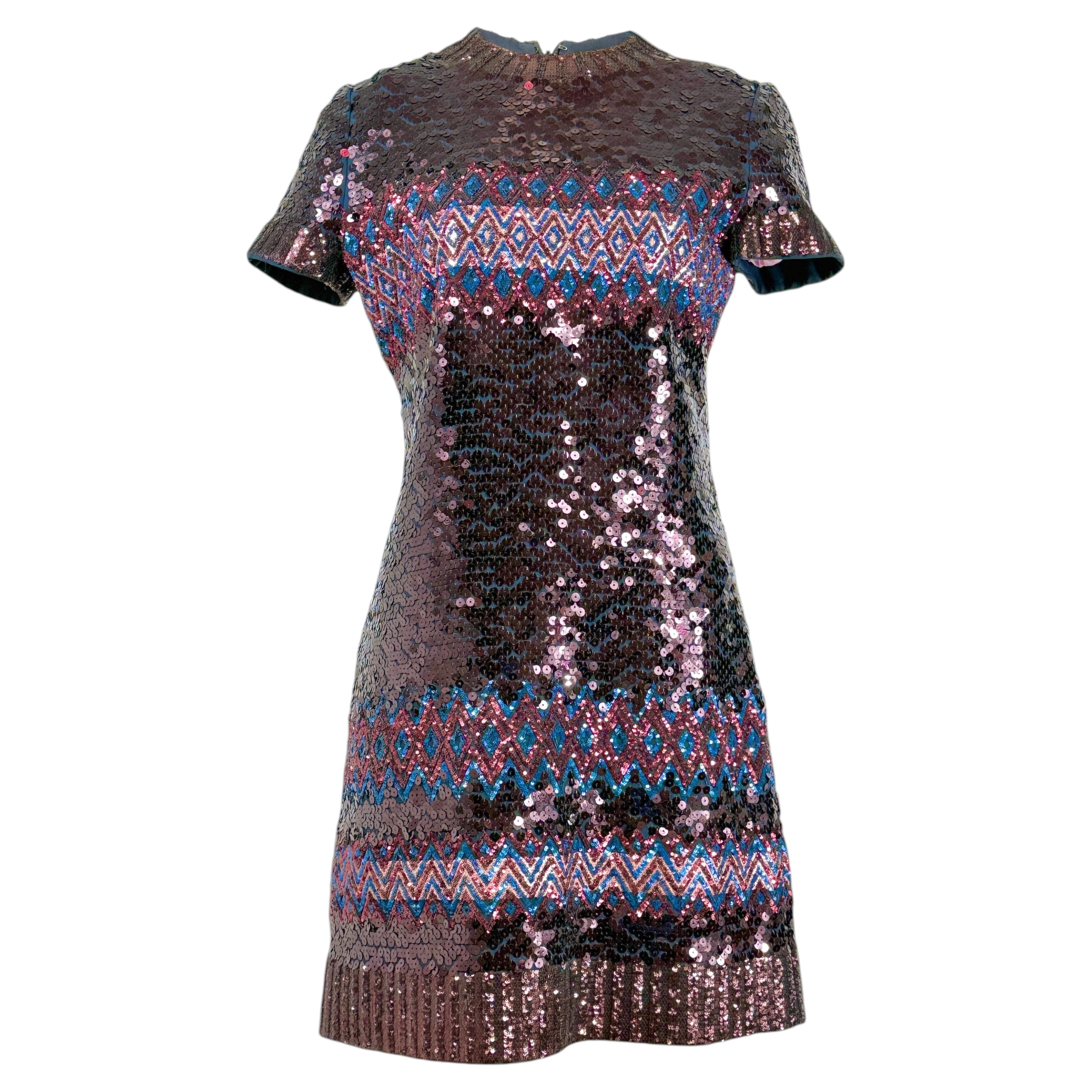 Christian Dior Raf Simons Prefall 2015: abito geometrico blu navy e bordeaux con paillettes