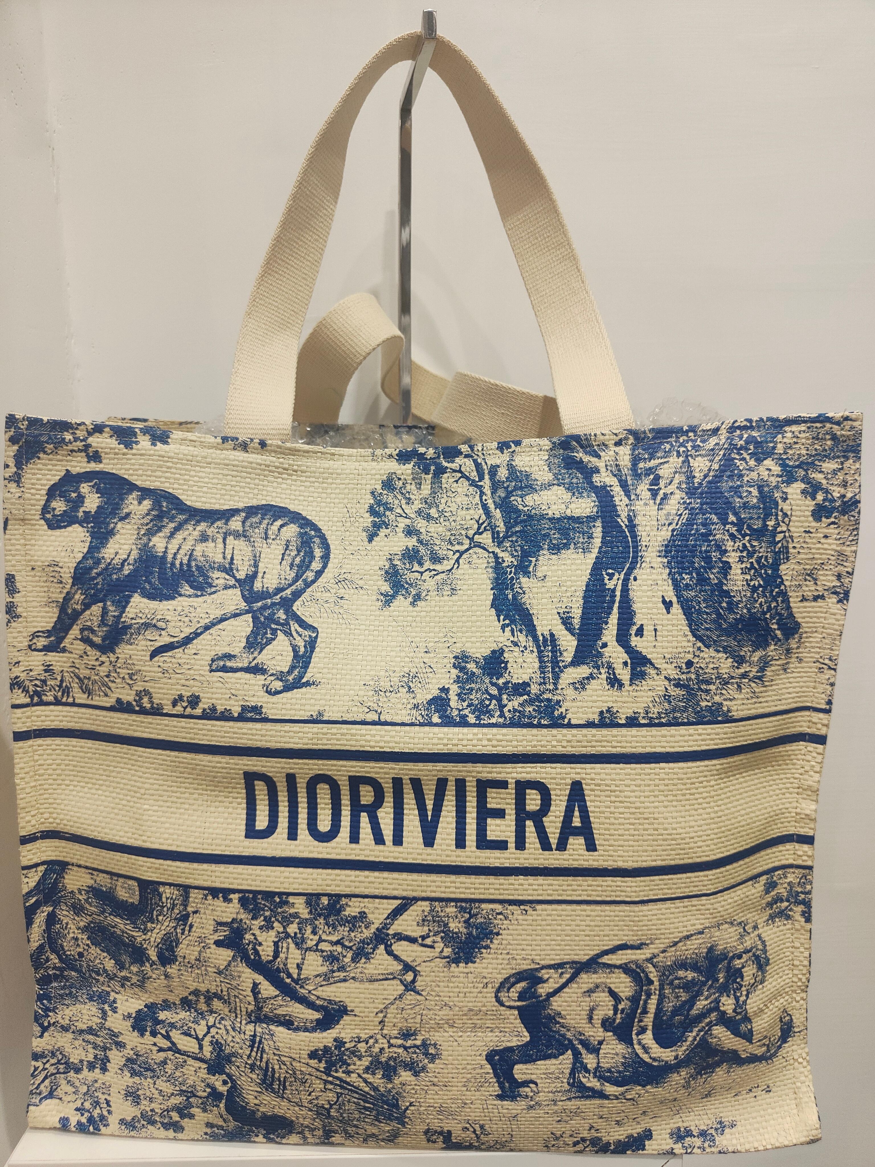 Christian Dior, Dior Riviera, rattan shoulder bag 
Beige and Blue
Measurements 
42*37*14 cm