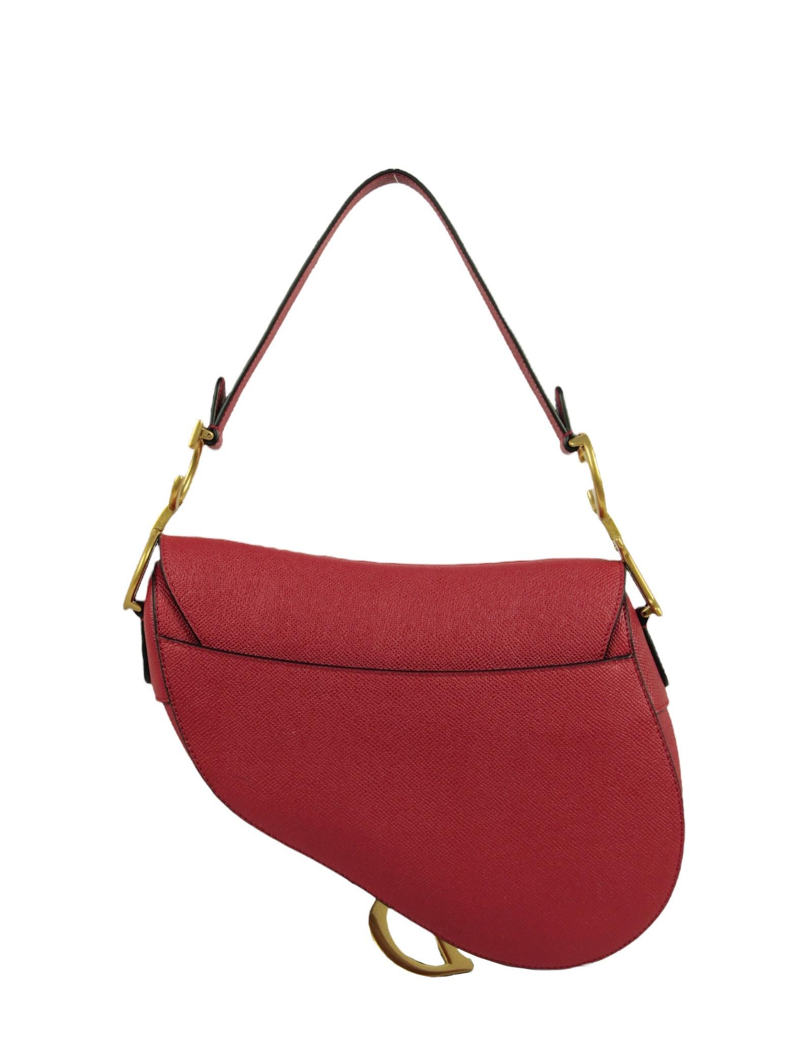 Christian Dior Bolso rojo de piel de becerro con correa en Excelente estado para la venta en New York, NY