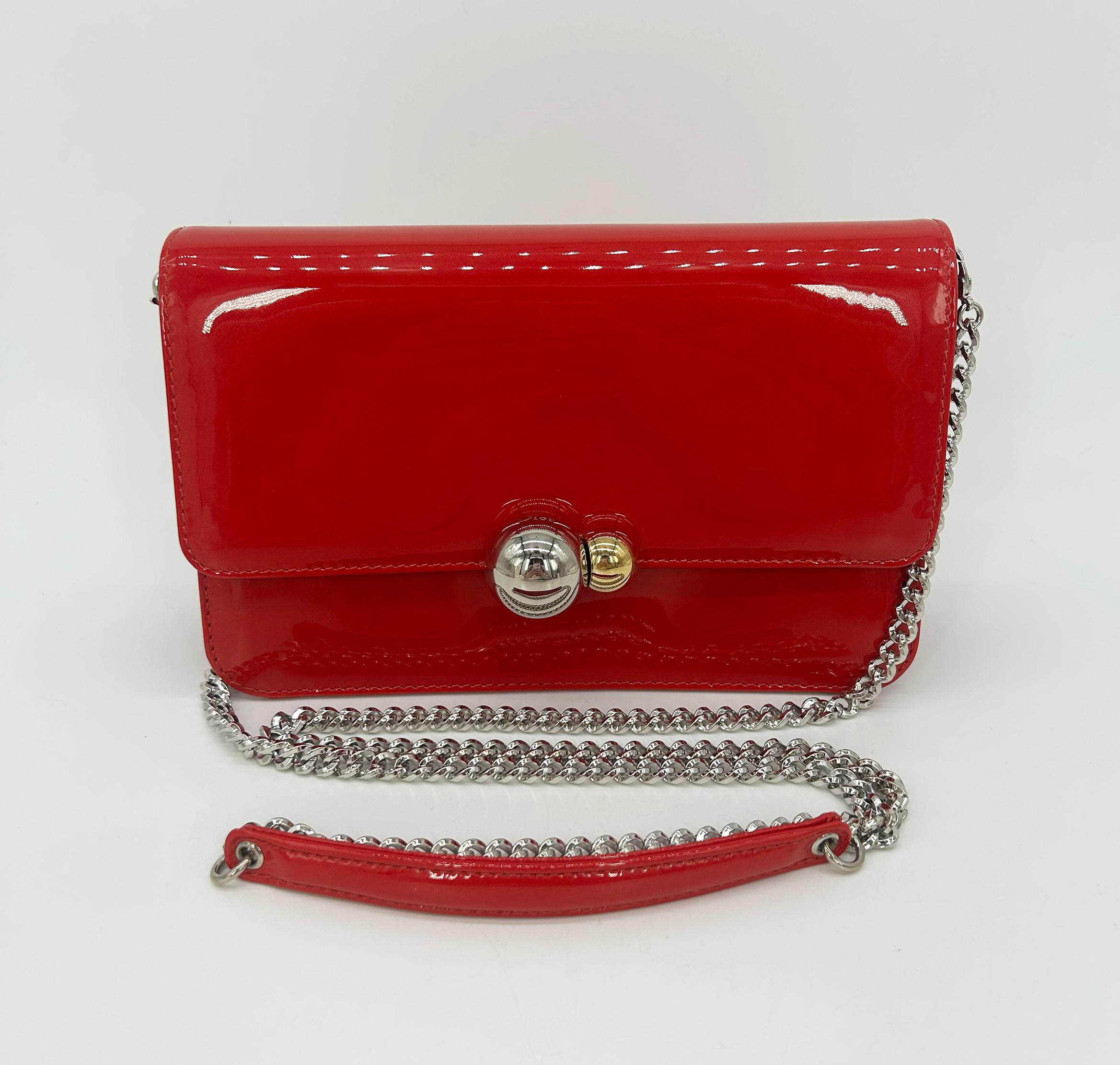 Christian Dior - Borsa a tracolla con catena Tribale in pelle verniciata rossa in vendita 9