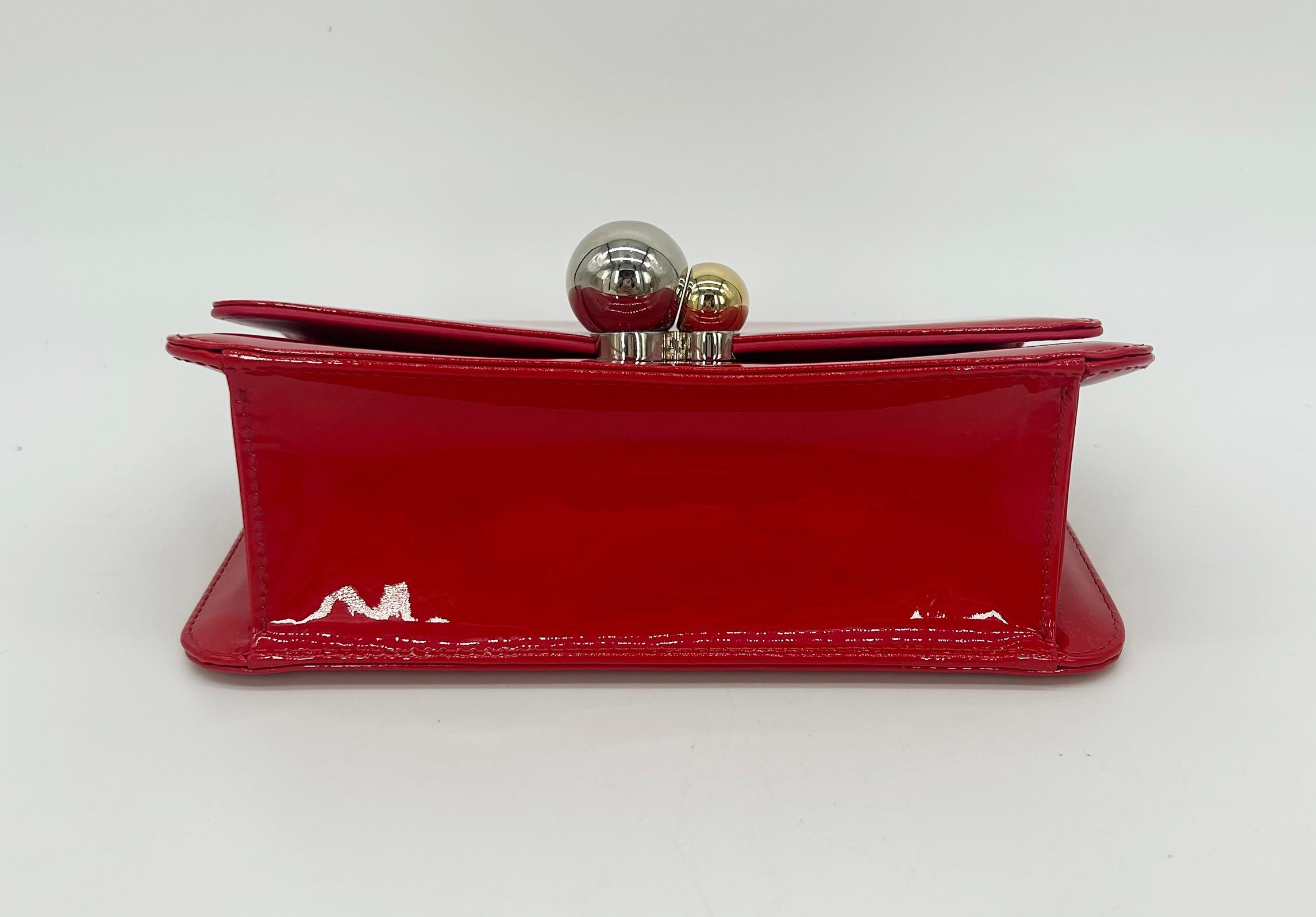 Donna Christian Dior - Borsa a tracolla con catena Tribale in pelle verniciata rossa in vendita