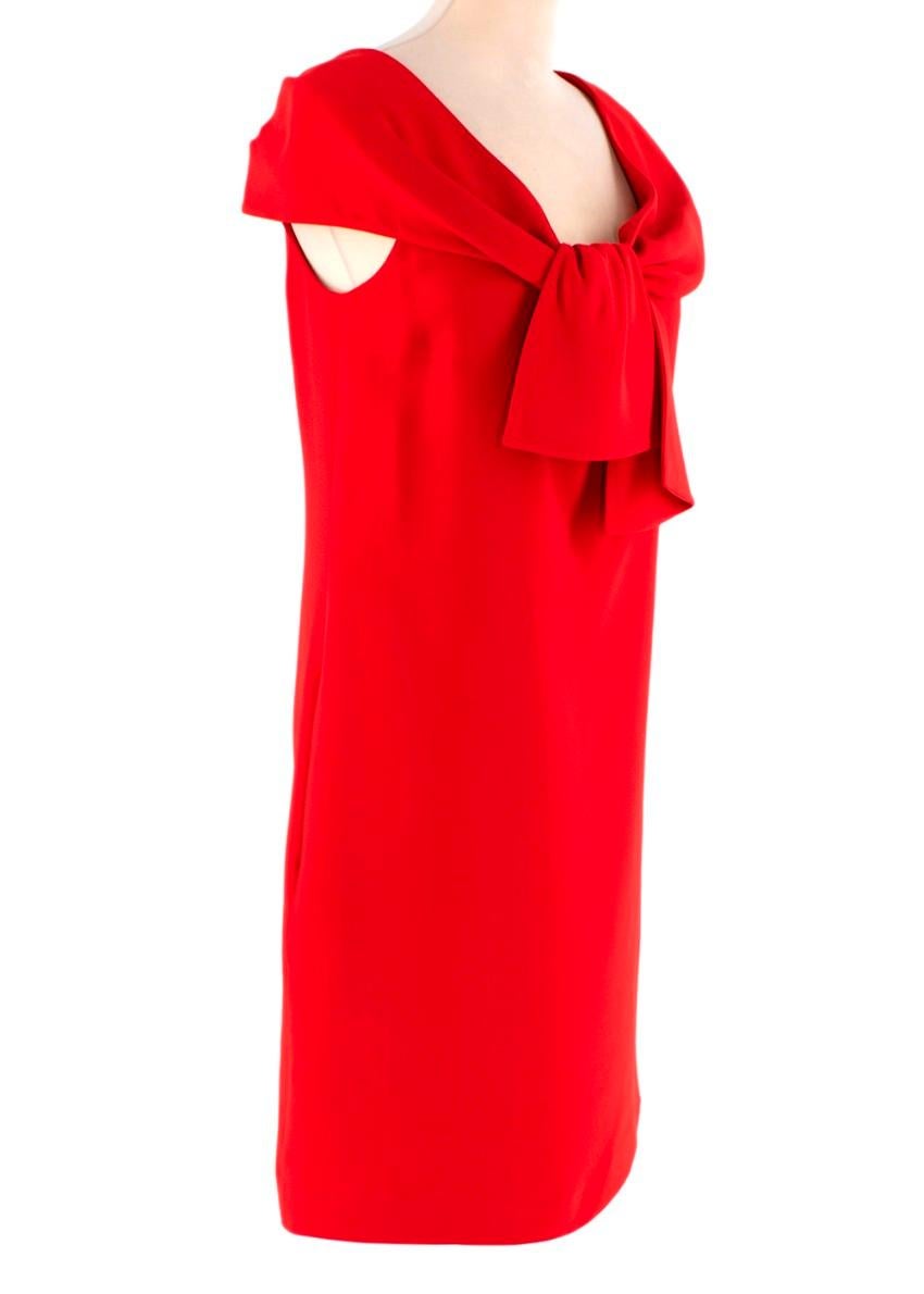 Christian Dior Red Silk Knotted Collar Shift Dress

- Red silk midi dress
- Draped, shawl-style collar with knotted accent
- Short sleeves
- Concealed back zip closure
- Fully lined

Materials:
95% Silk
5% Elastane

Made in Italy
Dry clean