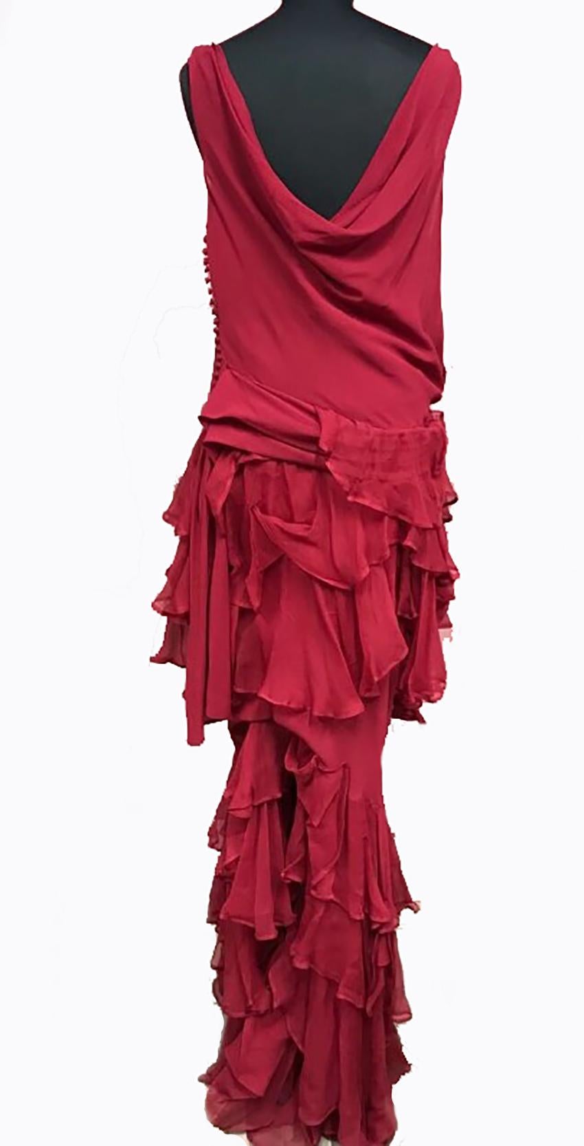 CHRISTIAN DIOR

Red silk ruffles long dress

 France

Content: 100% silk

Size FR 42 

Pre-owned, very good condition. 

 100% authentic guarantee 

       PLEASE VISIT OUR STORE FOR MORE GREAT ITEMS 

os