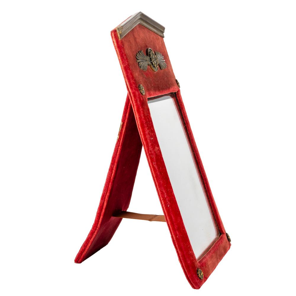 Femenino o masculino Espejo de salón Christian Dior de terciopelo rojo, París, años 50 en venta