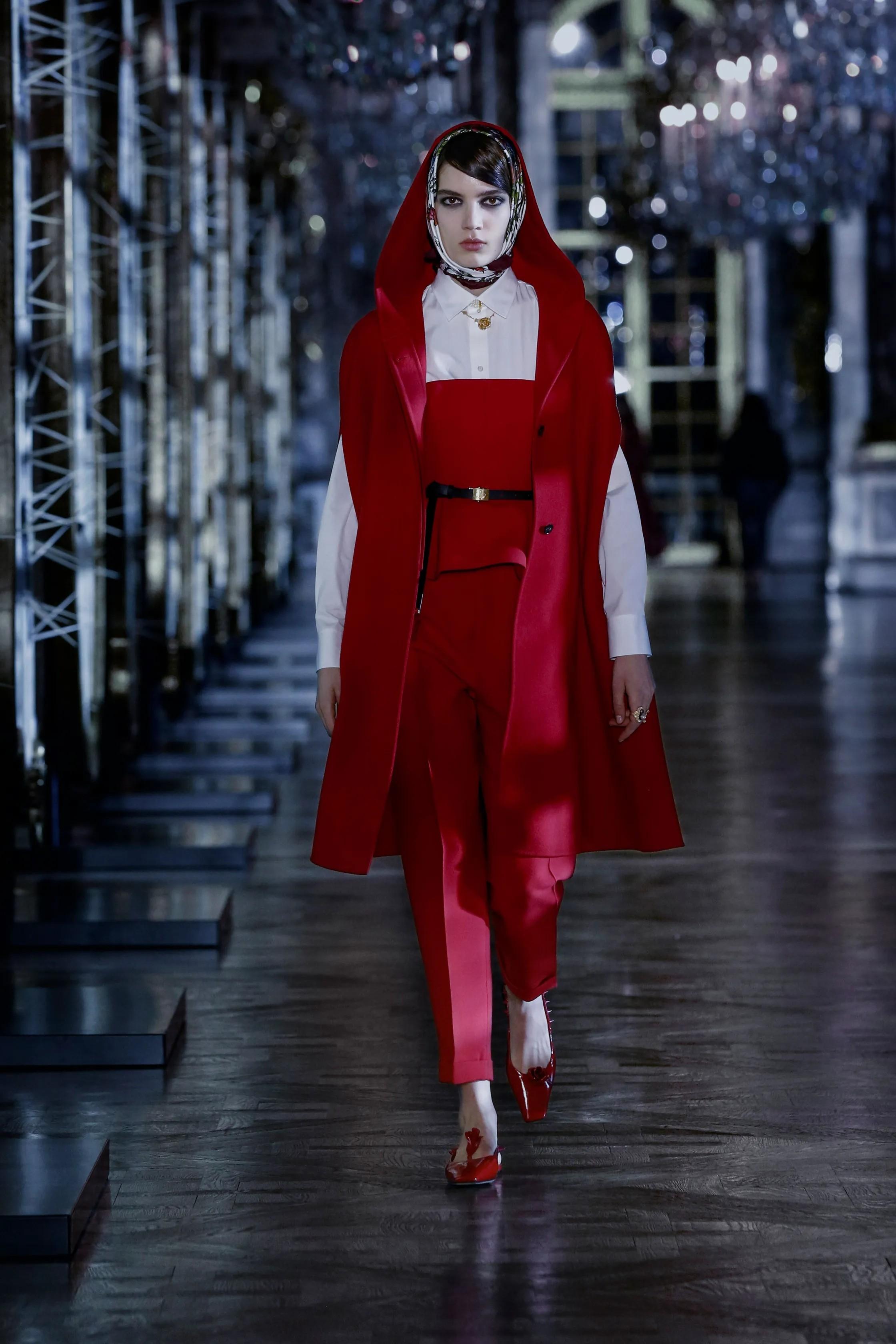 Christian Dior, giacca in lana rossa 2021 HOODE DOUBLE FACE CAPE 36 XS in vendita 3