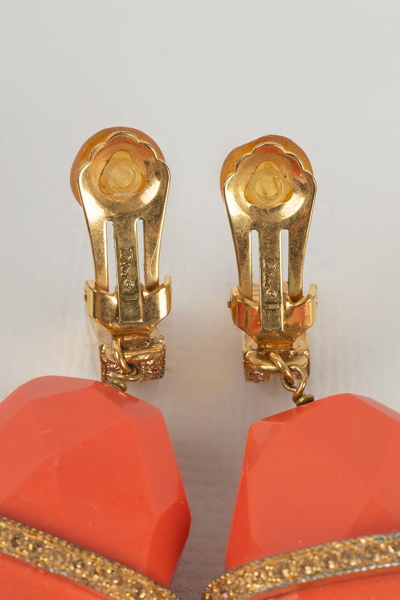 Christian Dior Resin and Gold Metal Clip Earrings For Sale 1