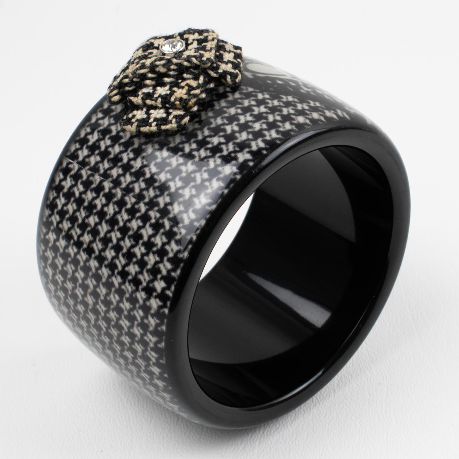 Christian Dior Resin Bracelet Bangle Black and White Pied-de-Poule Fabric Flower For Sale 1