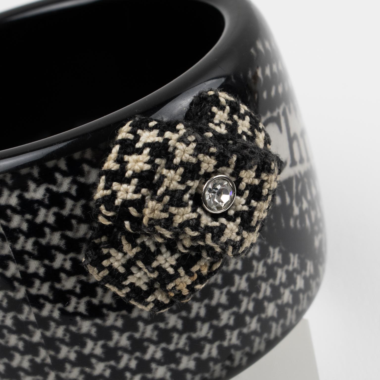 Christian Dior Bracelet Résine Bangle Fleur en tissu Pied-de-Poule noir et blanc 1