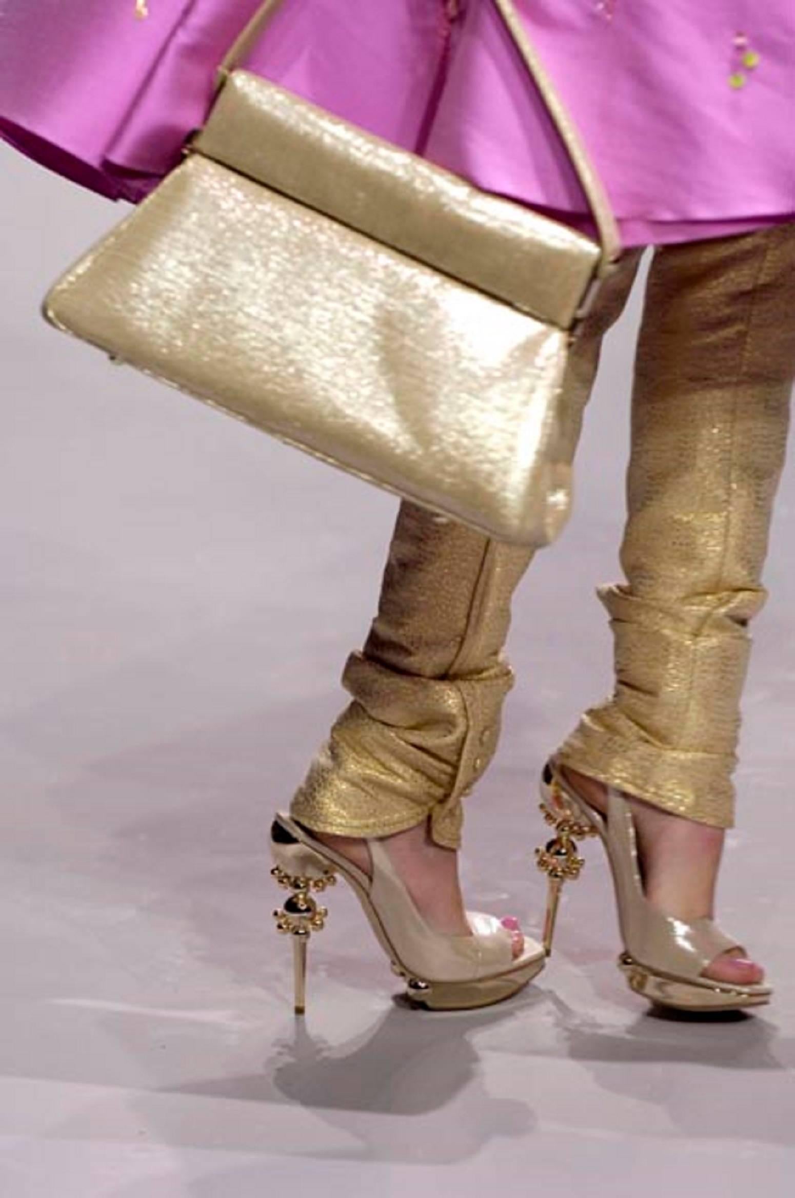 CHRISTIAN DIOR Resort 2008 Bomba de plataforma con tacón esculpido de ante beige dorado metalizado 5