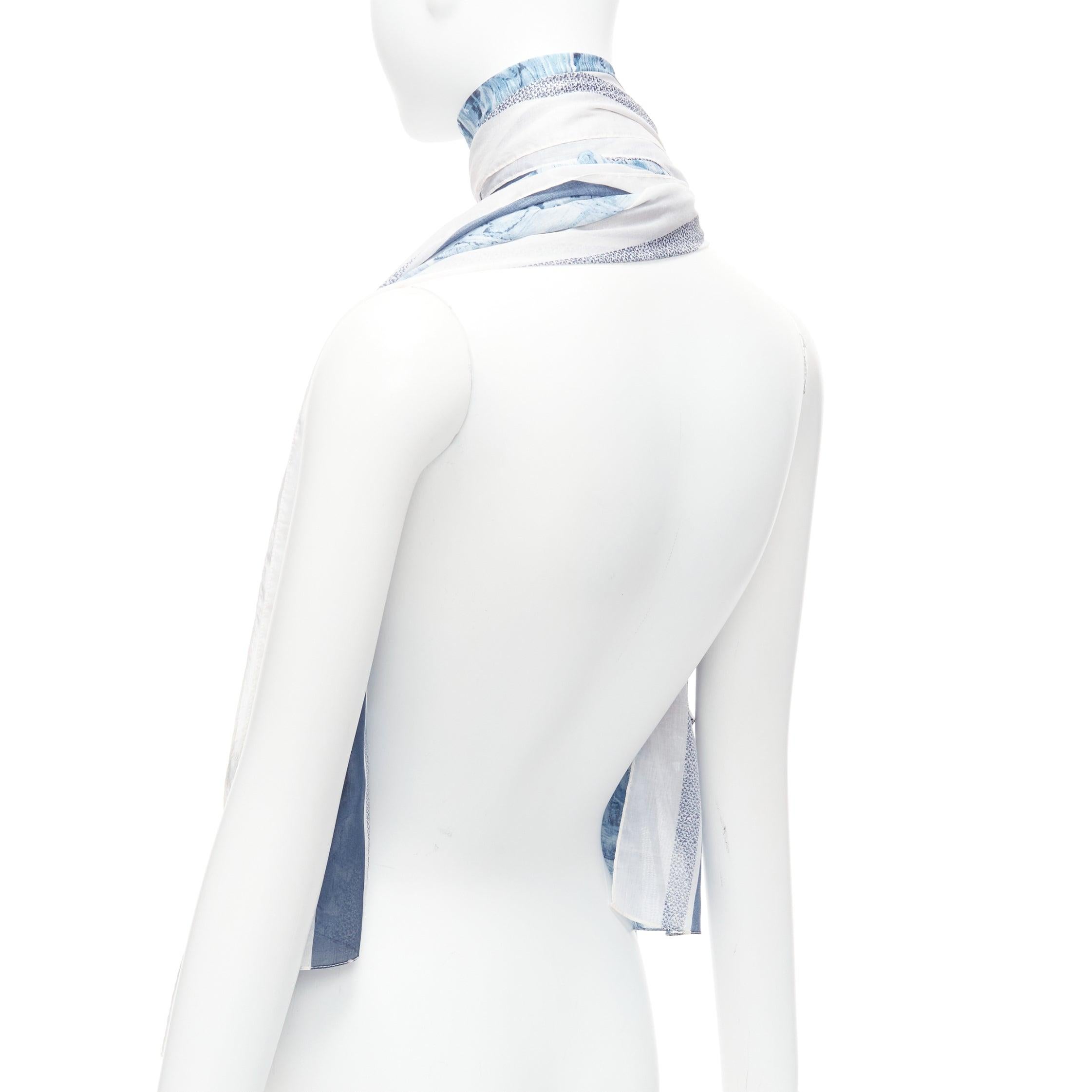 CHRISTIAN DIOR Riviera blau 100% Baumwolle CD Logo Statuen Druck quadratischer Schal im Angebot 1